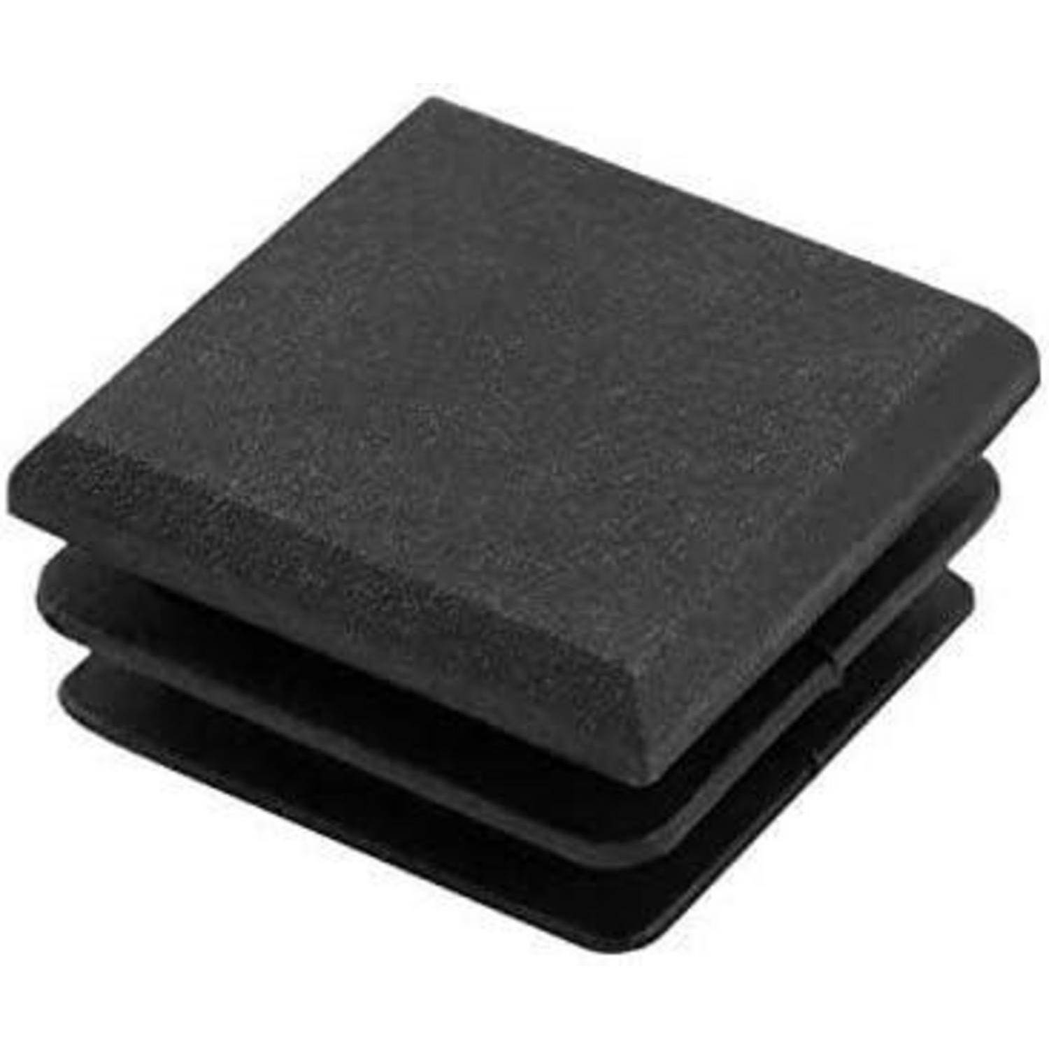 Eine schwarze, quadratische Plastikkappe mit gerillten Seiten, die typischerweise als Endkappe für Rohre oder Schläuche verwendet wird.