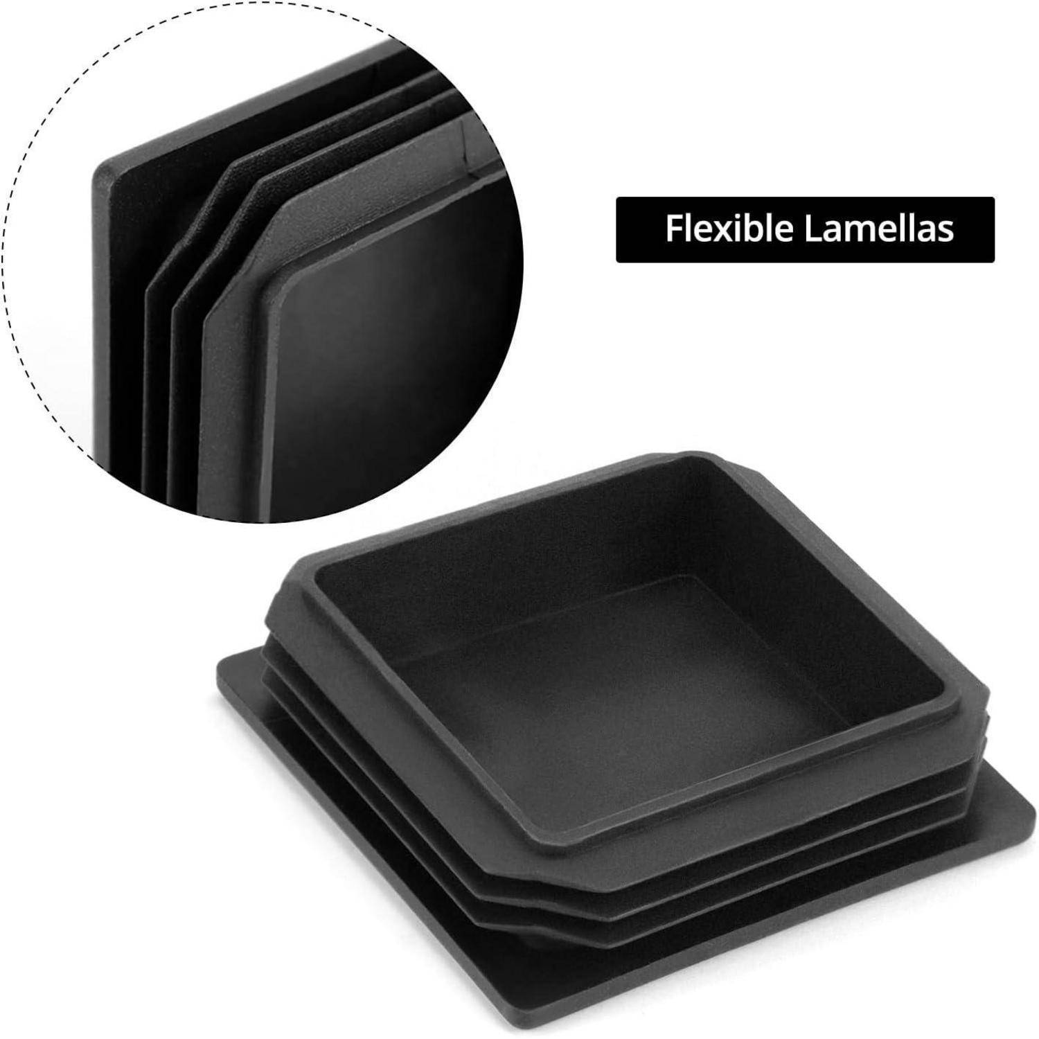 Quadratische schwarze stapelbare Tabletts mit flexiblen Kanten, beschriftet mit 'Flexible Lamellen'.