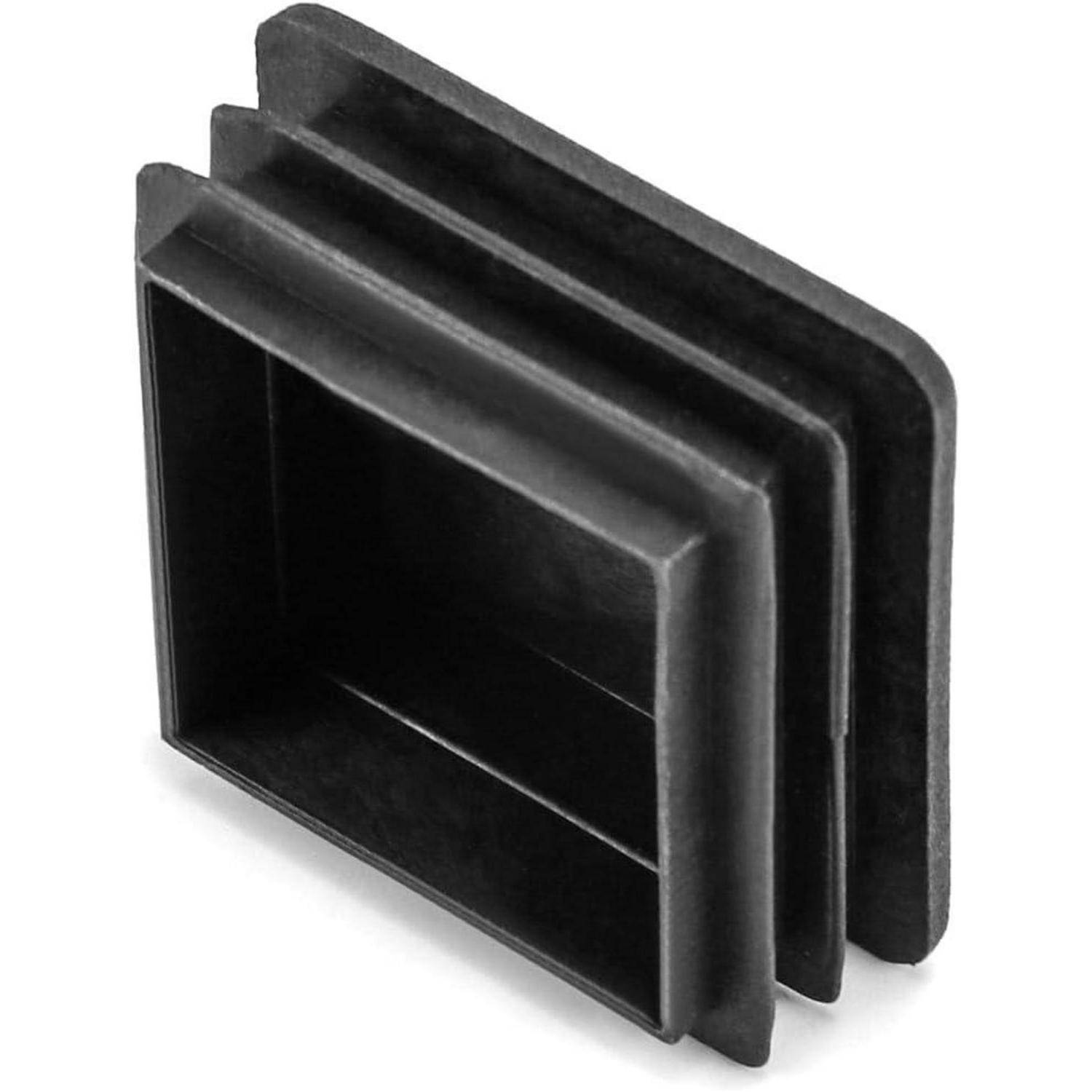 Gummiendeckel für ein quadratisches Metallrohr, schwarz, mit gerippten Seiten für einen sicheren Halt. Wird verwendet, um Rohrenden abzudecken und zu schützen.