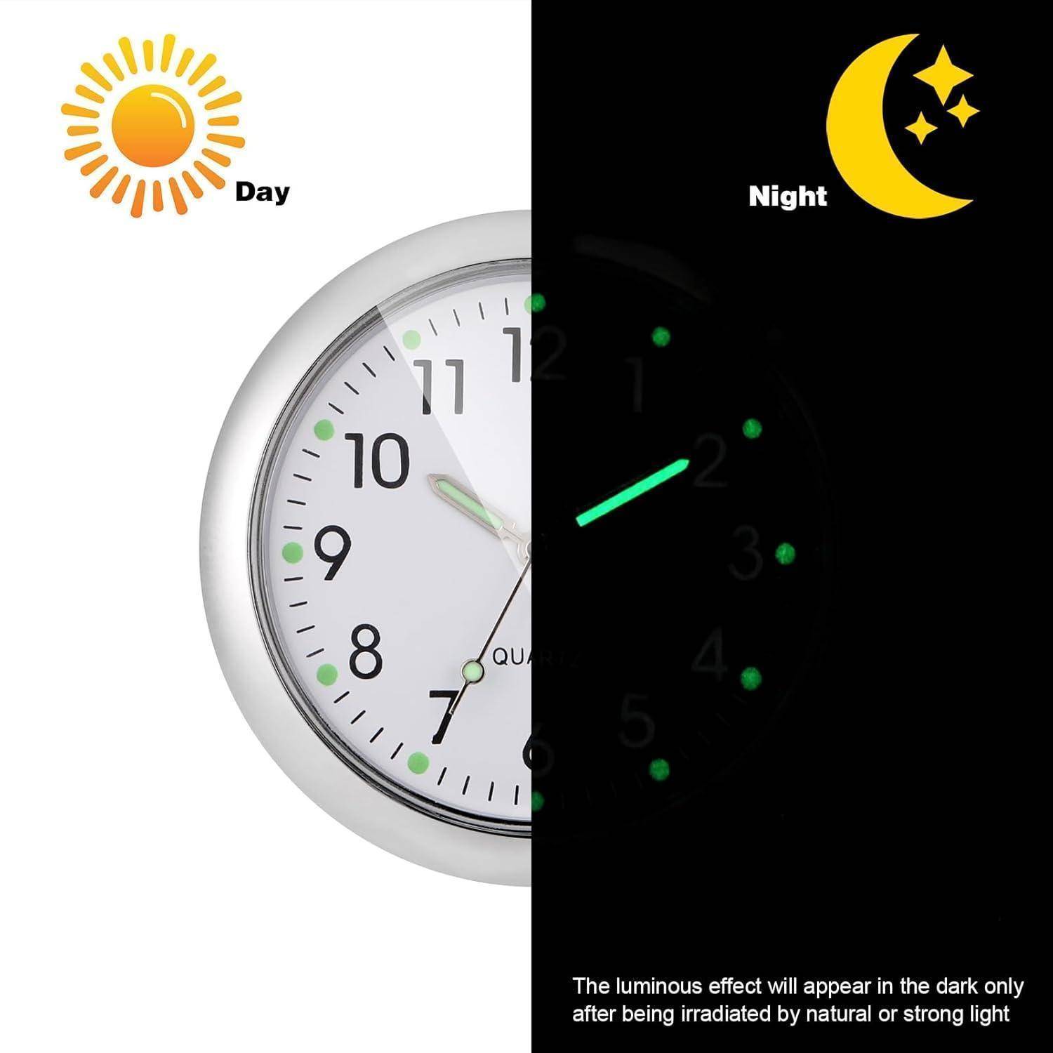 Uhr mit selbstleuchtenden Zeigern und Ziffern. Tagseite zeigt normale Uhr; Nachtseite hebt Leuchteffekt nach Lichtexposition hervor.
