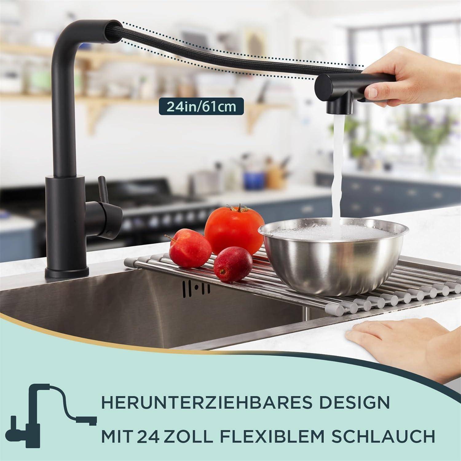 Eine Hand zieht einen flexiblen Küchenwasserhahn heraus und füllt eine Schüssel mit Wasser. Der Wasserhahn erstreckt sich über 24 Zoll (61 cm).