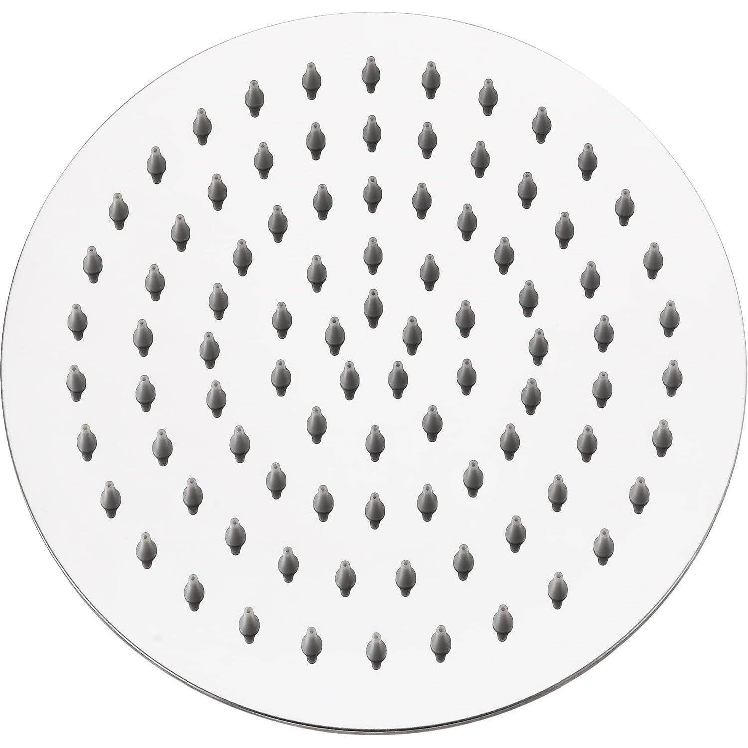 Ein kreisförmiger Duschkopf mit zahlreichen gleichmäßig angeordneten Düsen für den Wasserstrahl.