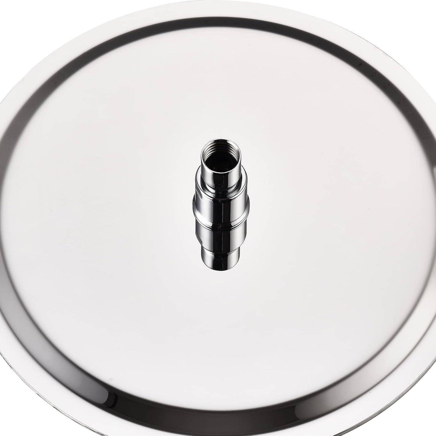 Ein rundes, glänzendes, metallisches Objekt mit einem zentralen, hervorstehenden zylindrischen Teil, das einem mechanischen Bauteil oder einer Befestigung ähnelt, auf weißem Hintergrund.