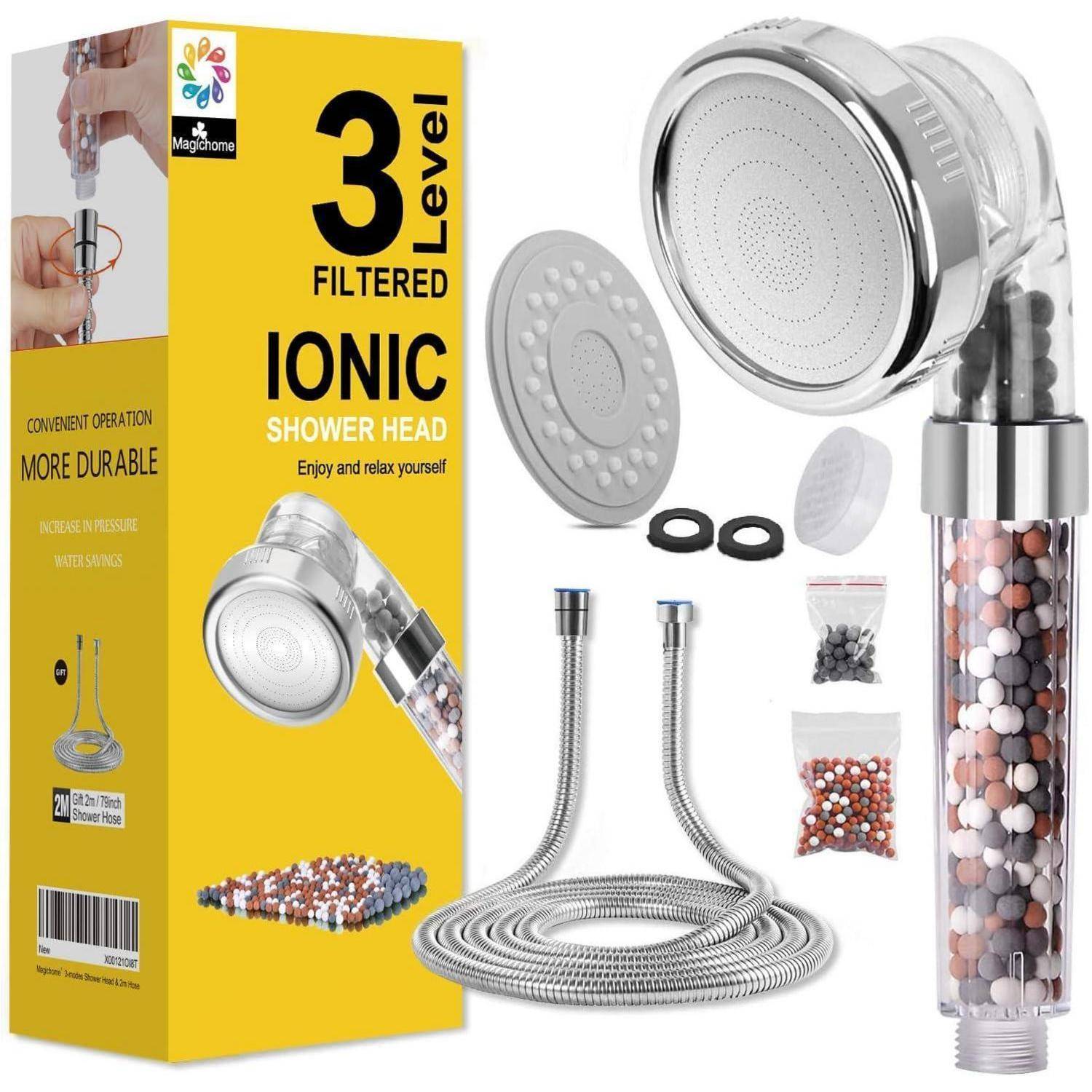 Duschkopf-Set mit Ionenfilter, bestehend aus Filtern, flexiblem Schlauch und Installationsteilen, neben der Verpackungsbox, die die 