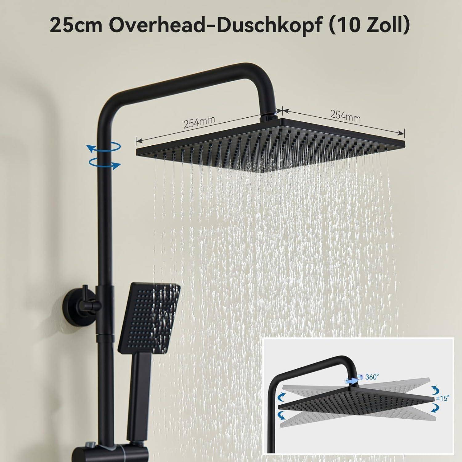 Ein schwarzes Duschsystem mit einem 25 cm großen quadratischen Regenduschkopf. Pfeile zeigen eine 360-Grad-Schwenkfunktion und verstellbaren Neigungswinkel. Eine Detailansicht zeigt die Verstellmöglichkeiten.