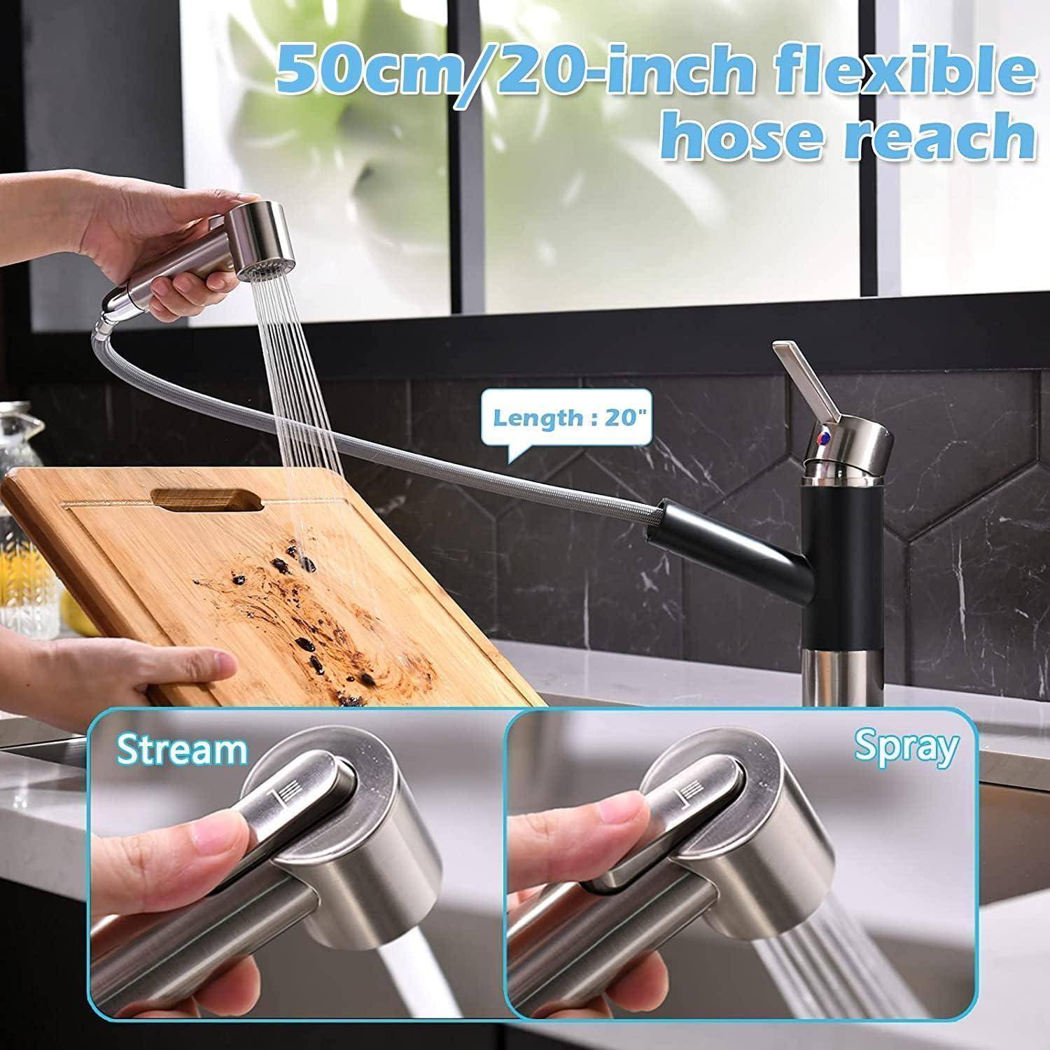 Eine Person verwendet einen flexiblen Küchenhahn-Schlauch, um ein Schneidebrett zu spülen. Zwei Einblendungen zeigen den 'Strahl'- und 'Sprüh'-Modus. Der Text lautet '50 cm/20-Zoll flexibel Schlauch-Reichweite' und 'Länge: 20