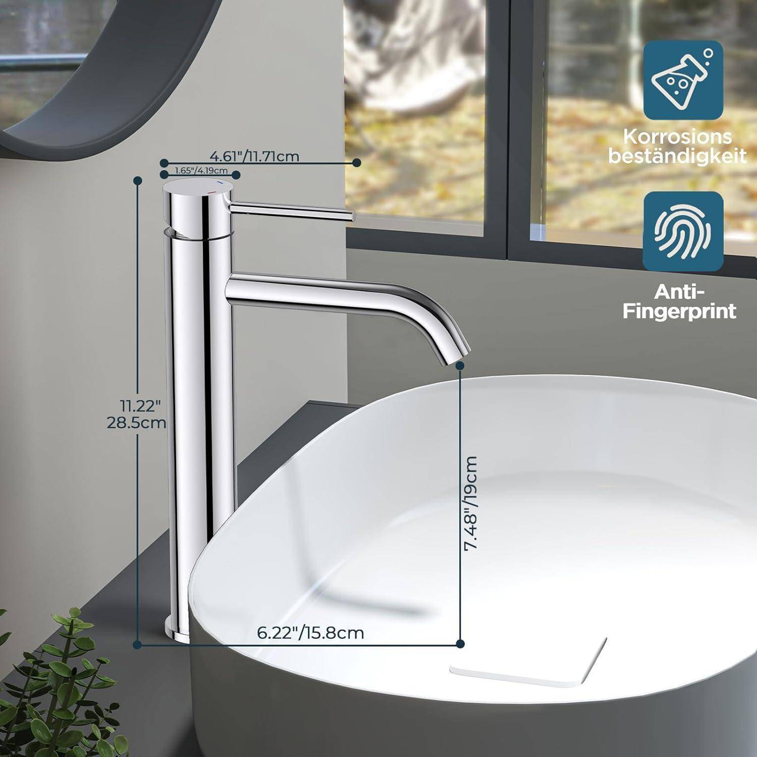 Ein moderner Wasserhahn in einer Badezimmerumgebung mit angegebenen Maßen: Höhe 11,22 Zoll/28,5 cm, Auslaufreichweite 6,22 Zoll/15,8 cm. Mit Icons für Fingerabdruckschutz und Korrosionsbeständigkeit.