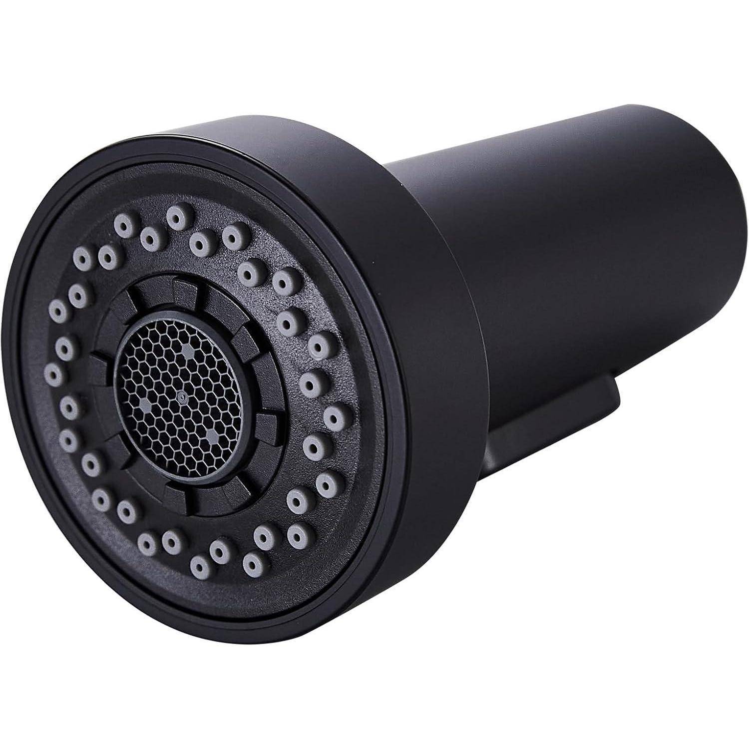 Moderner schwarzer Duschkopf mit mehreren Brausenosen, die in kreisförmigen Mustern angeordnet sind und für eine gleichmäßige Wasserverteilung konzipiert sind.