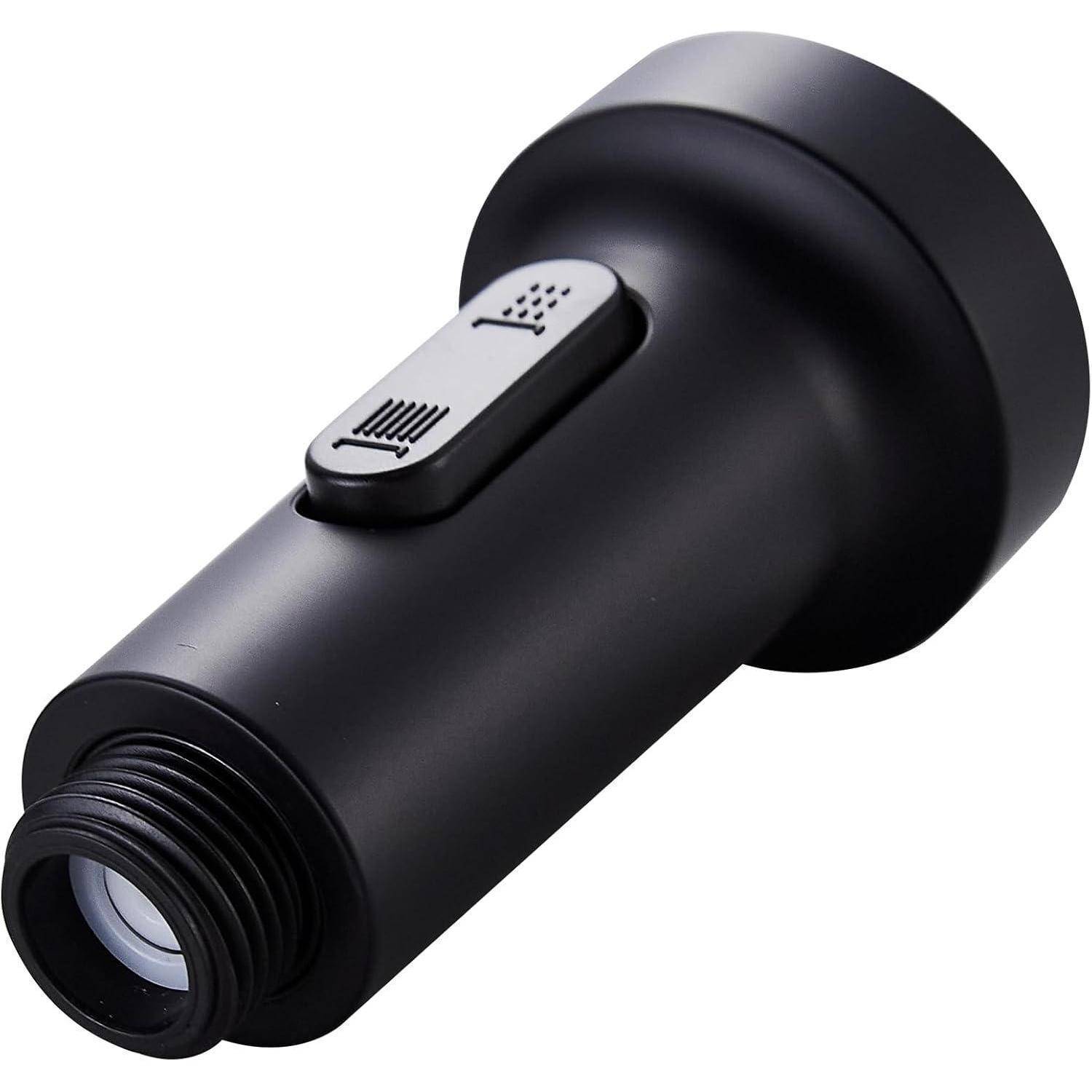 Eine schwarze LED-Taschenlampe mit einer fokussierbar einstellbaren Linse, ausgestattet mit einem seitlichen Schalter für Ein- und Ausschaltefunktionen. Die Taschenlampe verfügt über ein schlankes Design.