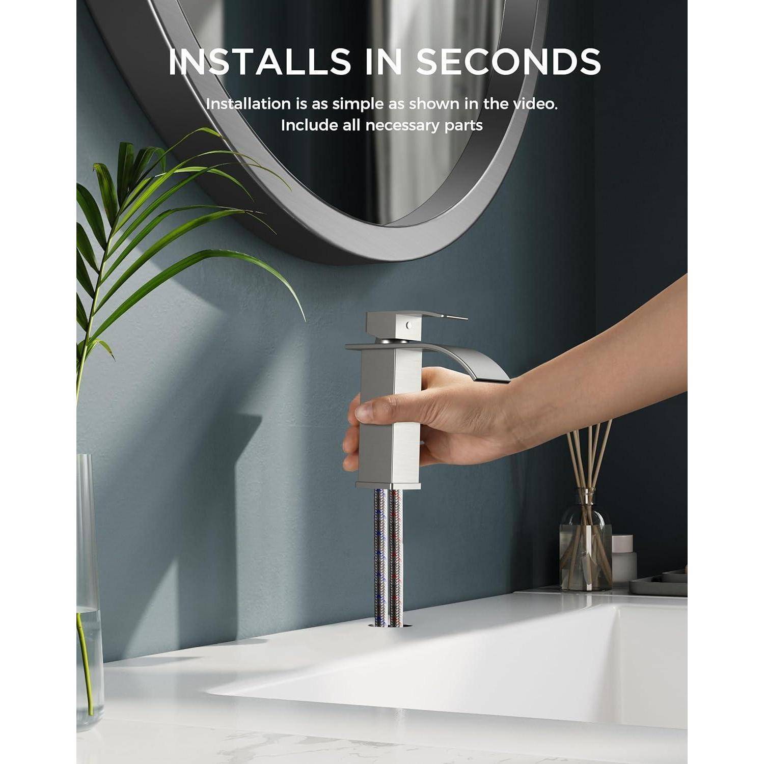 Hand, der einen Wasserhahn an einem Waschbecken in einem Badezimmer mit einem Spiegel und einer Pflanze in der Nähe installiert. Der Text lautet 