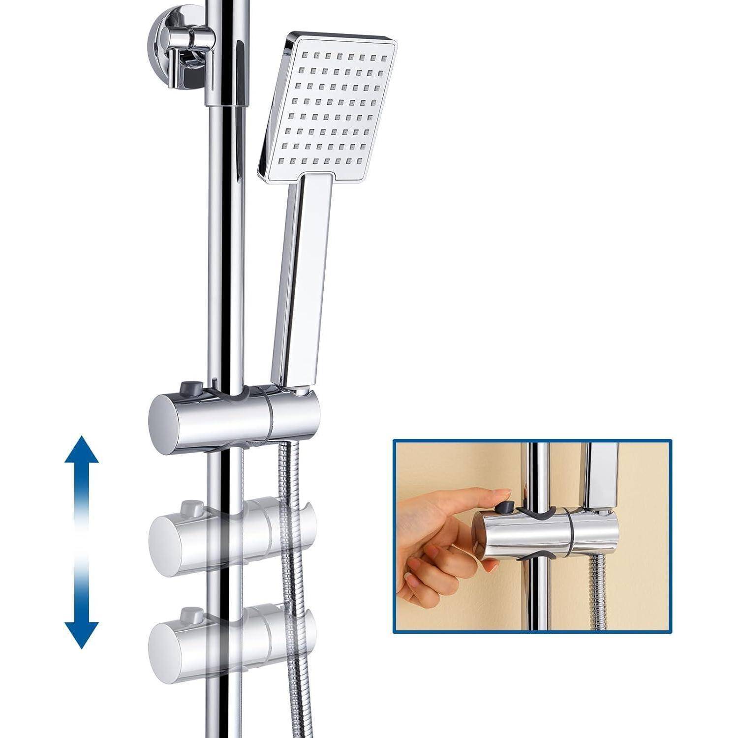 Ein Duschkopf aus Metall, montiert auf einer verstellbaren vertikalen Schiene, mit einer Nahaufnahme einer Hand, die einen Kontrollknopf drückt, um die Höhe zu verändern.