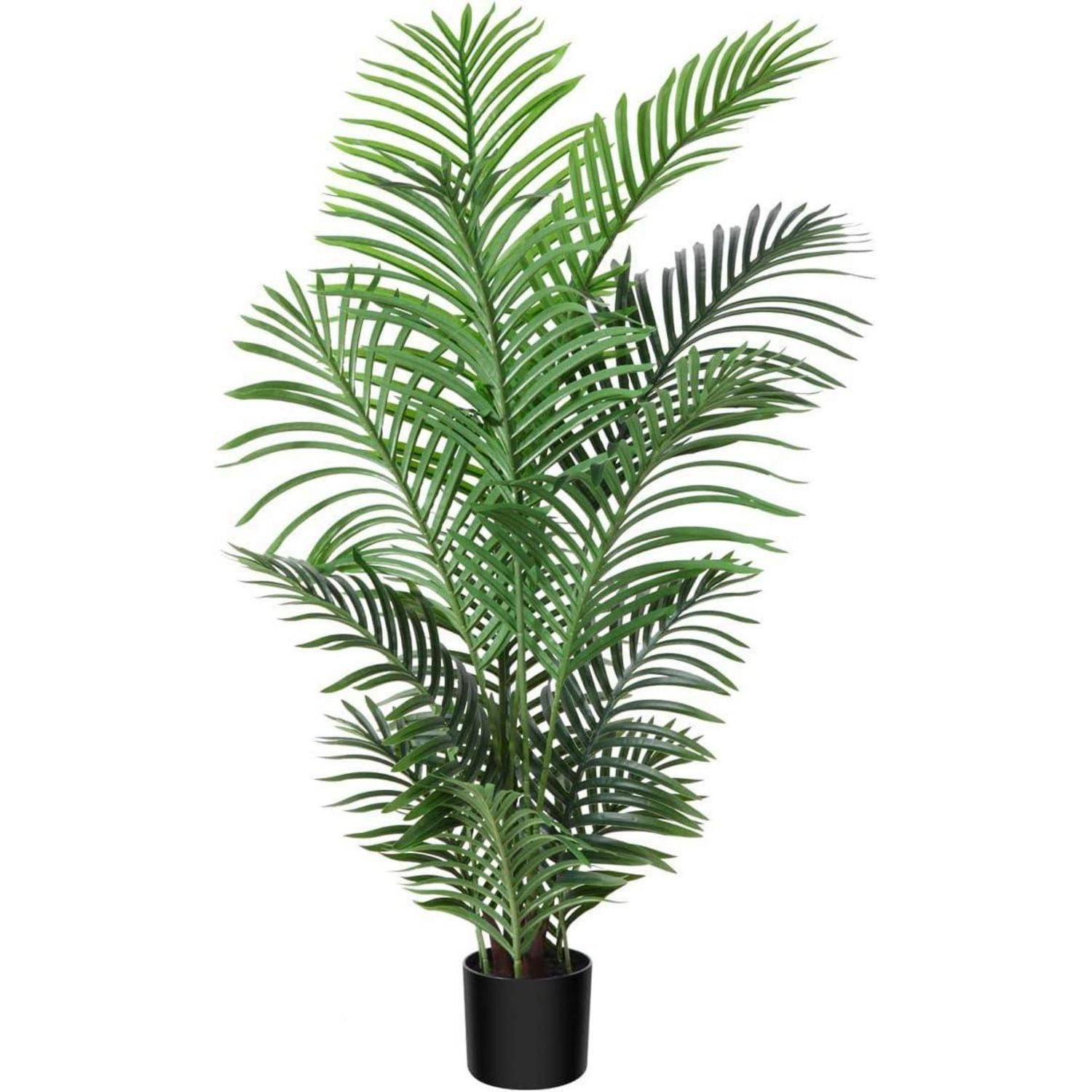 Eine hohe, üppige künstliche Palme in einem schwarzen Topf, mit lebhaft grünen Wedeln, die sich in verschiedene Richtungen erstrecken.