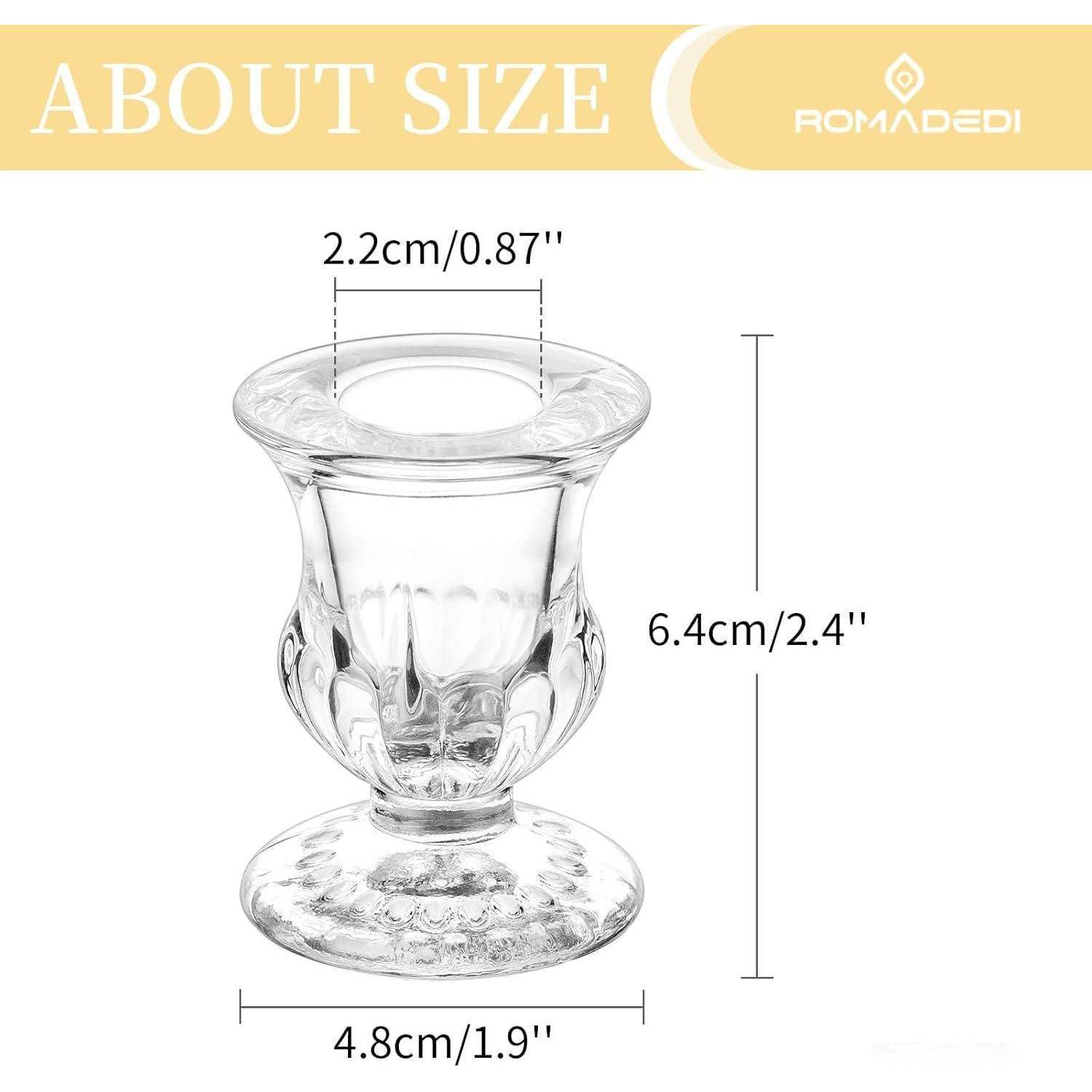 Ein Glaskerzenhalter mit folgenden Maßen: Höhe 6,4 cm (2,4 Zoll), oberer Durchmesser 2,2 cm (0,87 Zoll), Basisdurchmesser 4,8 cm (1,9 Zoll).