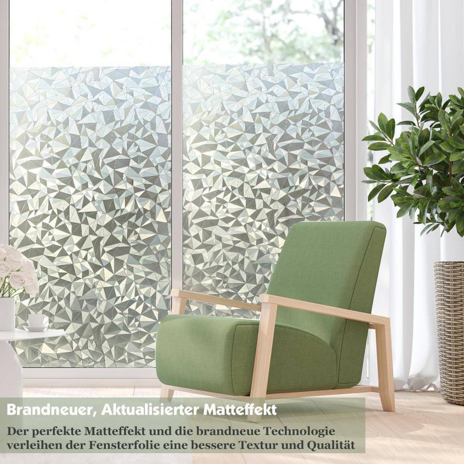 Ein grüner Sessel neben einem Fenster mit mattiertem Glas in geometrischem Muster. Der deutsche Text unten hebt eine neue matte Effekttechnologie hervor.