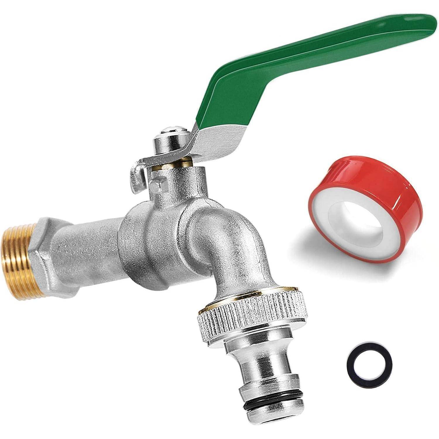 Außenwasserhahn mit grünem Hebelgriff, Messinganschluss, Gummidichtung und einer Rolle weißem Installationsband. Verwendet für Gartenschläuche.