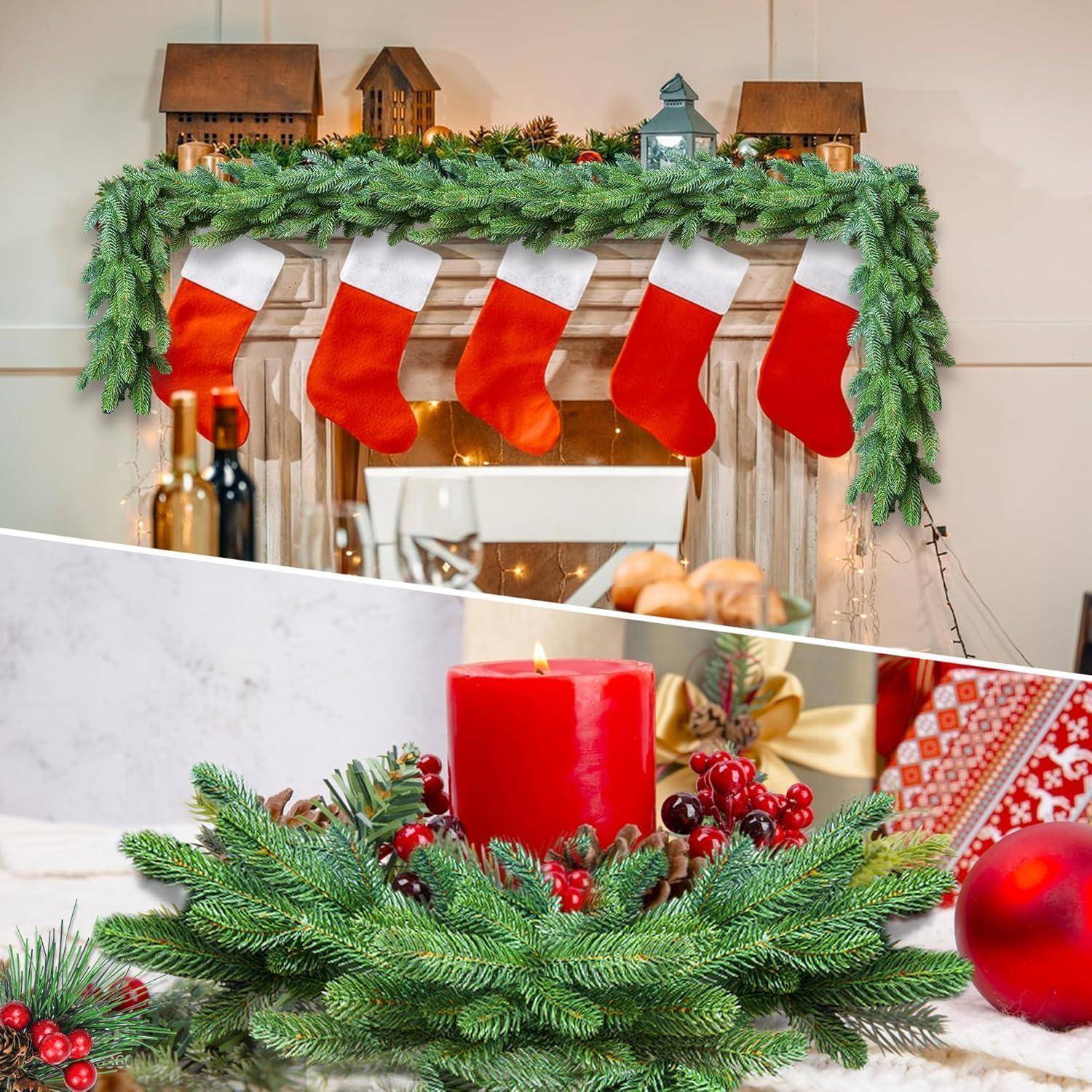 Weihnachtlich geschmücktes Bild mit einem dekorierten Kamin und Strümpfen darüber sowie einem roten Kerzengesteck mit Tannenzweigen und Beeren darunter.