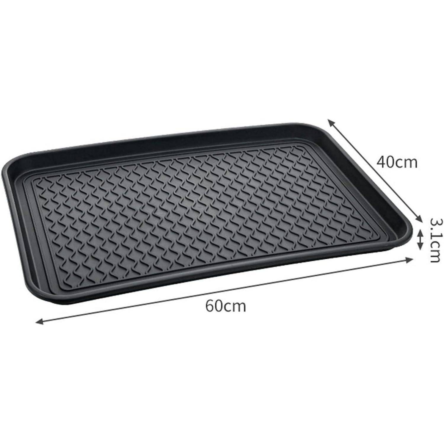 Ein schwarzes Schuhabtropfgestell mit Gittermuster, 60 cm lang, 40 cm breit und 3,1 cm hoch.
