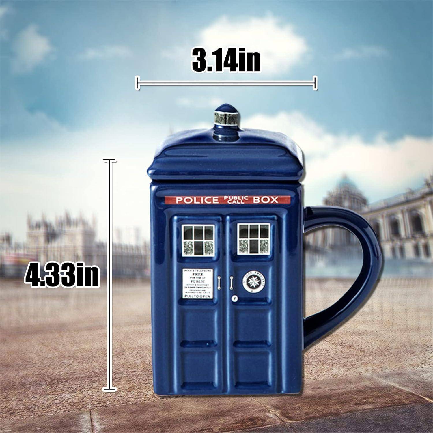 Novelty-Becher in Form einer 'Police Public Call Box' mit gedruckten Abmessungen: 3,14 Zoll breit und 4,33 Zoll hoch.