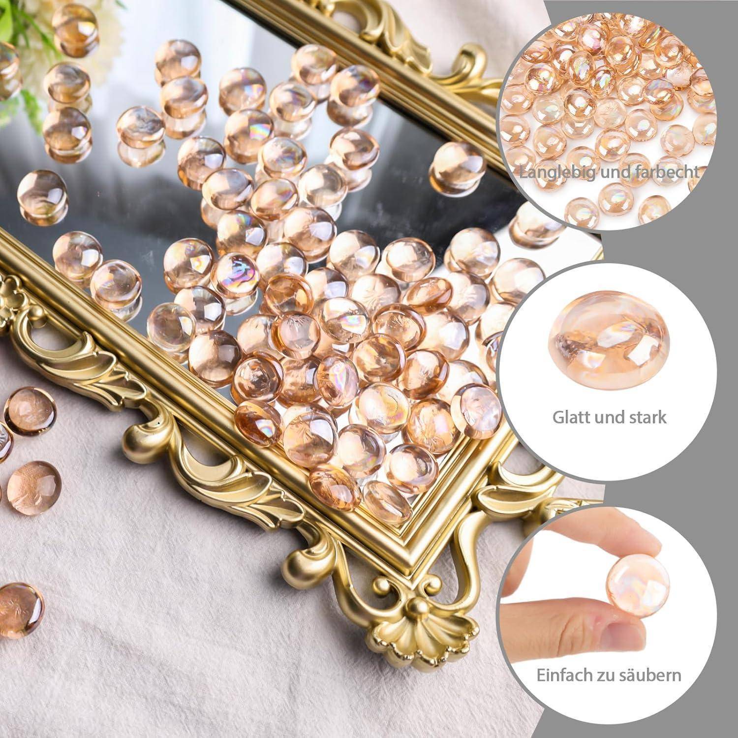 Glasperlen, verstreut auf einem kunstvollen Goldspiegels, präsentiert als glatt, stark und leicht zu reinigen in kreisförmigen Einlegbildern.