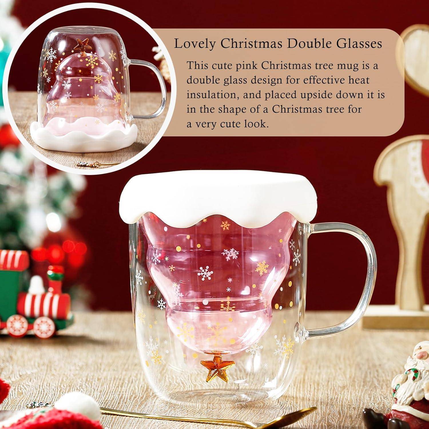 Eine klare Glasstange mit einem rosa Weihnachtsbaumdesign im Inneren, gekrönt von weißen, schneeähnlichen Details. Text lautet: „Liebliche Weihnachtsdoppelgläser