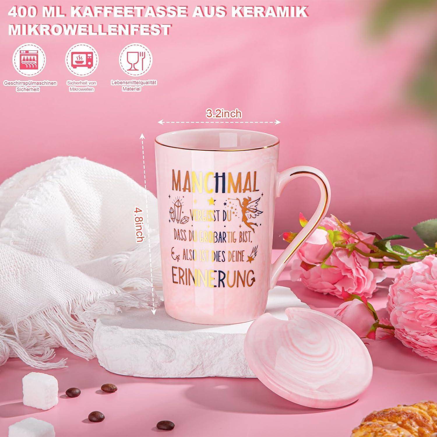 Eine rosa Keramiktasse mit einem inspirierenden deutschen Zitat, „Manchmal vergisst du – dass du wunderbar bist – das machen deine Erinnerungen