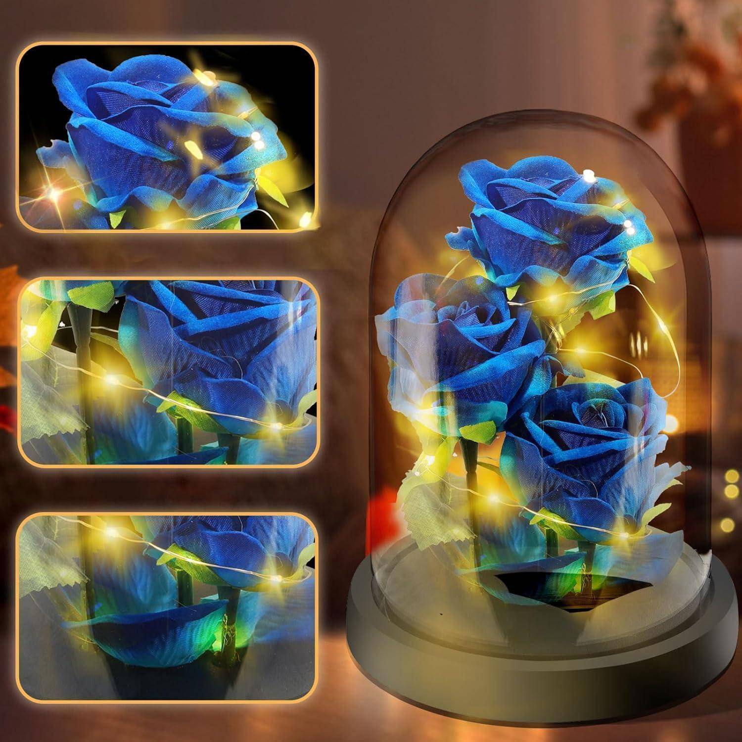 Eine Glaskuppel umschließt leuchtende blaue Rosen mit Lichterketten. Mehrere Ansichten zeigen die Rosen aus verschiedenen Perspektiven und betonen ihre Lumineszenz.