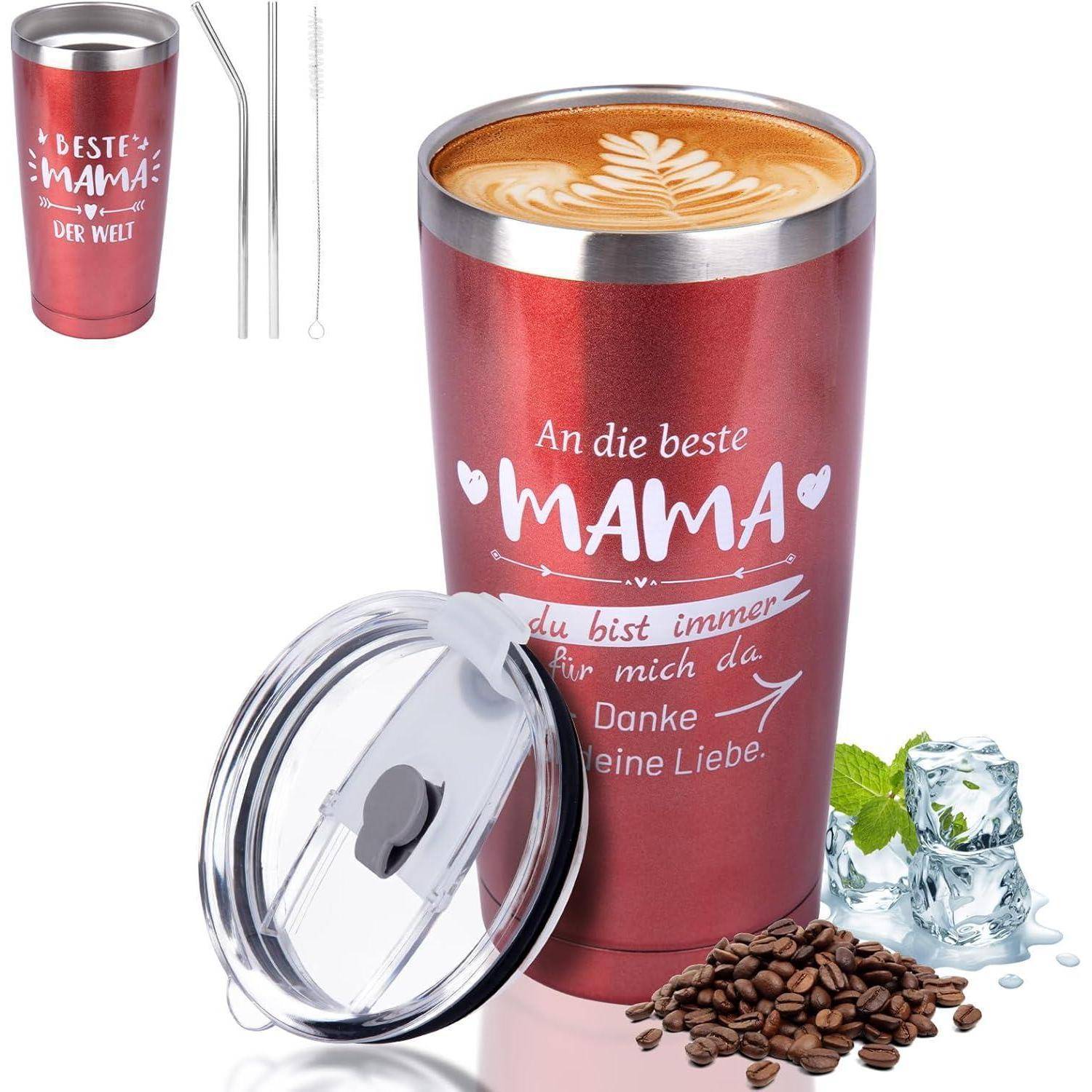 Ein roter isolierter Trinkbecher mit dem Text 'An die beste MAMA' und einer herzlichen Botschaft. Er enthält einen Deckel, Strohhalm, Bürste und Eis, mit Kaffeebohnen in der Nähe.