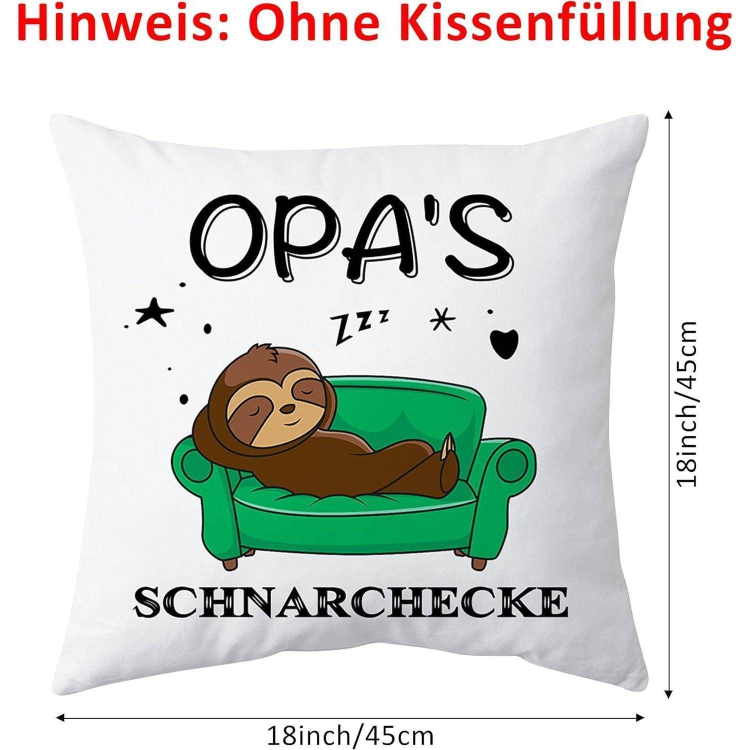 Kissen mit einem Cartoon-Faultier, das auf einem grünen Sofa schläft, umgeben von Sternen und Herzen. Text lautet 'OPA'S Schnarchecke'. Nählinien markiert.