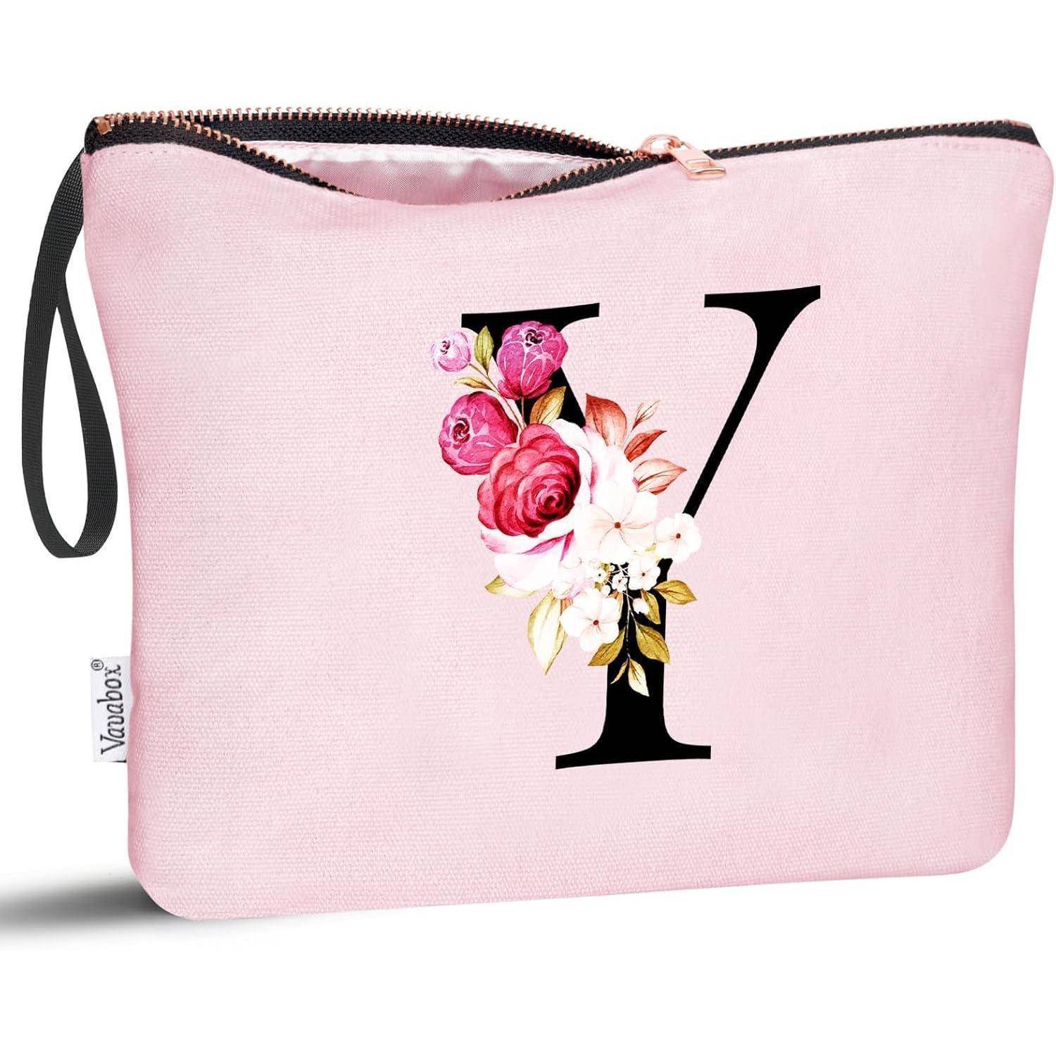 Kosmetiktasche mit 'V' Initialen, floralem Design, in Rosa mit Reißverschluss und schwarzer Tragschlaufe.