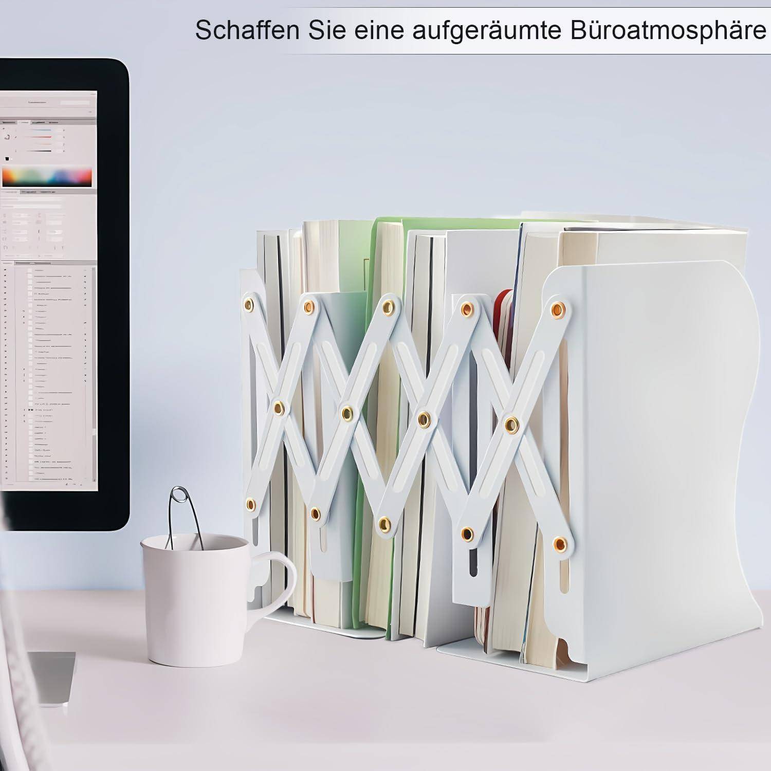 Ein aufgeräumter Büroarbeitsplatz mit einem Bildschirm, einer Tasse und einem ausziehbaren Dokumentenhalter, der Ordner und Papiere enthält. Deutscher Text: „Schaffen Sie eine aufgeräumte Büroatmosphäre
