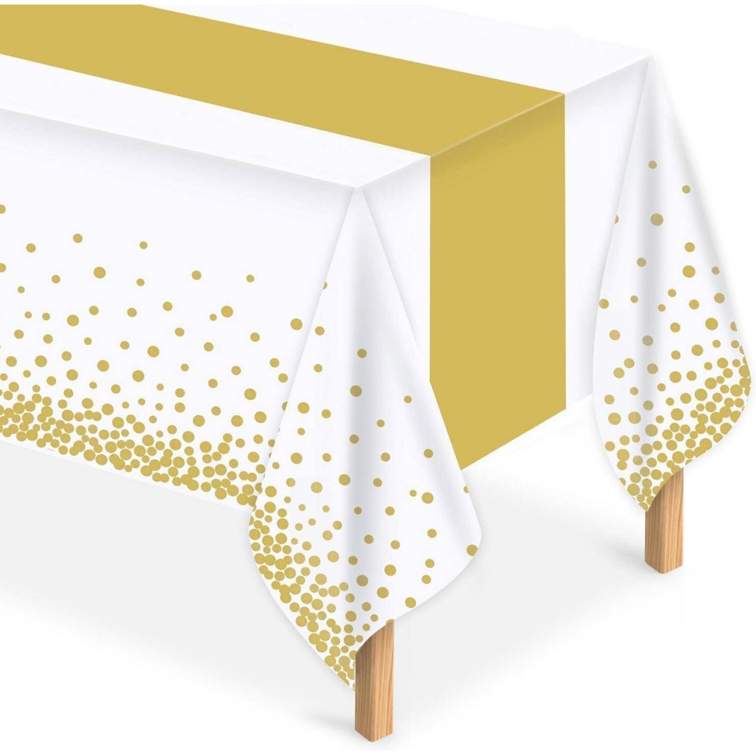 Eine weiße Tischdecke mit einem goldenen Streifen in der Mitte und goldenen Punkten entlang der Kanten, die über einen rechteckigen Tisch drapiert ist.