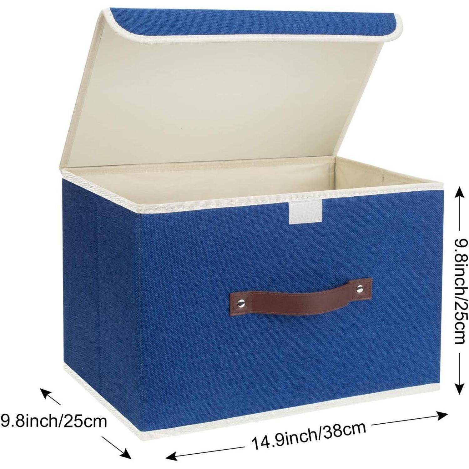 Eine blaue Aufbewahrungsbox mit geöffnetem Deckel, Maße: 14,9 Zoll/38 cm breit, 9,8 Zoll/25 cm hoch, 9,8 Zoll/25 cm tief.
