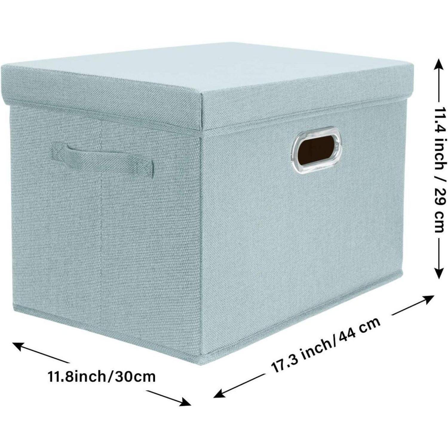 Hellblaue Aufbewahrungsbox mit Deckel, Abmessungen angegeben als 17,3 Zoll/44 cm Länge, 11,8 Zoll/30 cm Breite und 11,4 Zoll/29 cm Höhe.