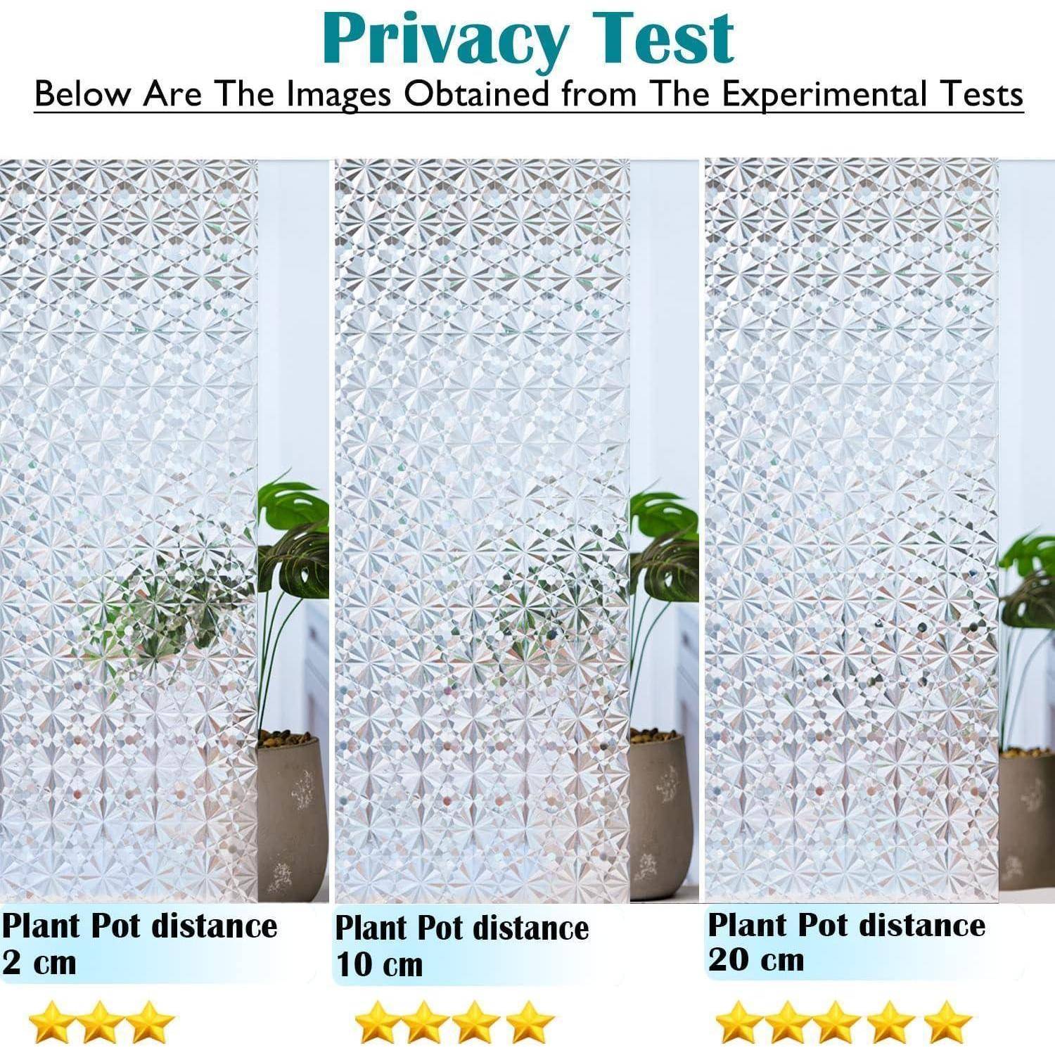 Privatsphäre Test' zeigt drei mattierte Glasscheiben mit unterschiedlichen Transparenzstufen. Jede Scheibe präsentiert einen Blumentopf in Entfernungen von 2 cm, 10 cm und 20 cm und testet die Sichtbarkeit durch das Glas.