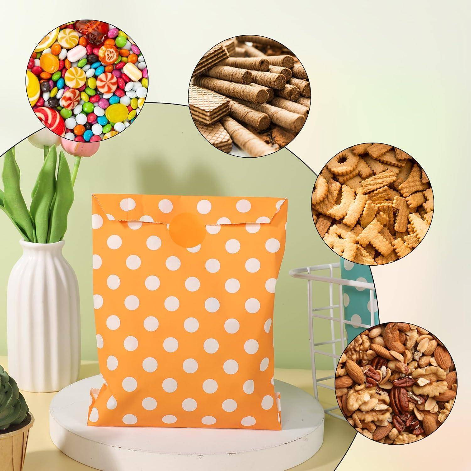 Orange gepunktete Snacktüte, umgeben von Bildern von Süßigkeiten, Waffeln, Crackern, Nüssen und einer Vase mit grünen Blättern sowie einem Cupcake in der Nähe.
