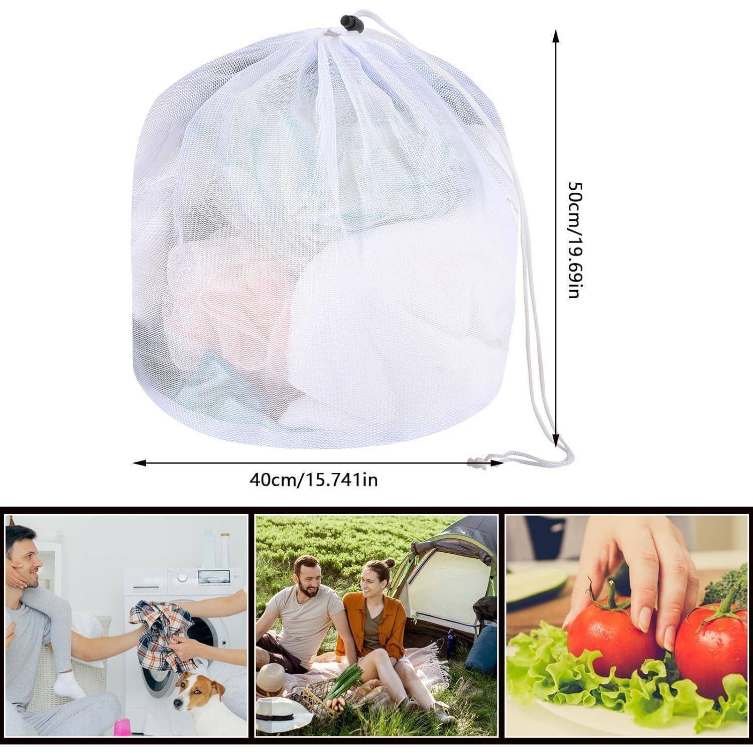 Wäschenetz mit den Maßen 40 cm x 50 cm. Darunter eine Person, die Wäsche macht, ein Paar mit Campingausrüstung und Hände, die Gemüse waschen.