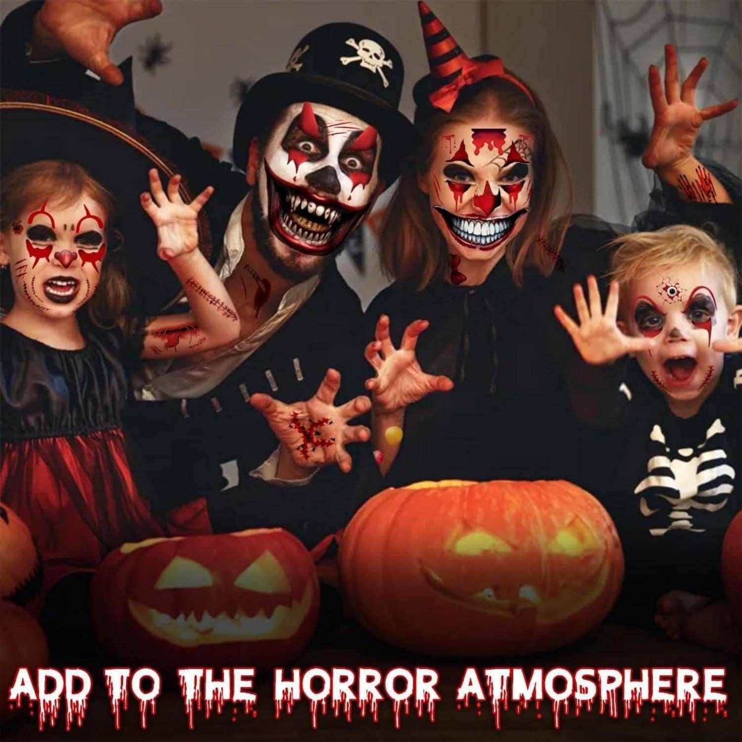 Eine Gruppe von Menschen in Halloween-Kostümen mit bemalten Gesichtern, die mit geschnitzten Kürbissen posieren. Text lautet: 'Trage zur Gruselatmosphäre bei'.