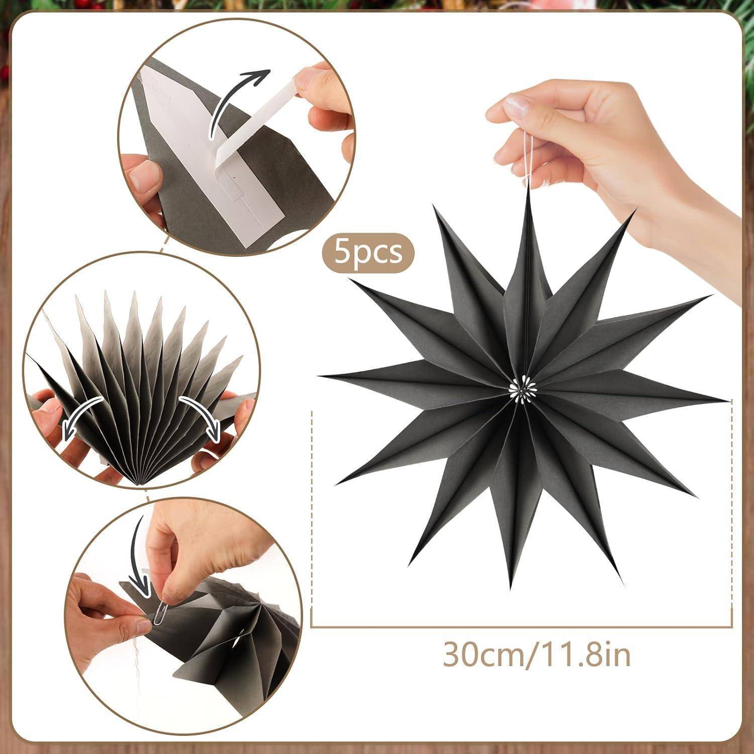 Hände, die einen schwarzen Papierstern zur Dekoration zusammenbauen und aufhängen, Größe 30cm/11,8 Zoll, beschriftet mit '5 Stück'.