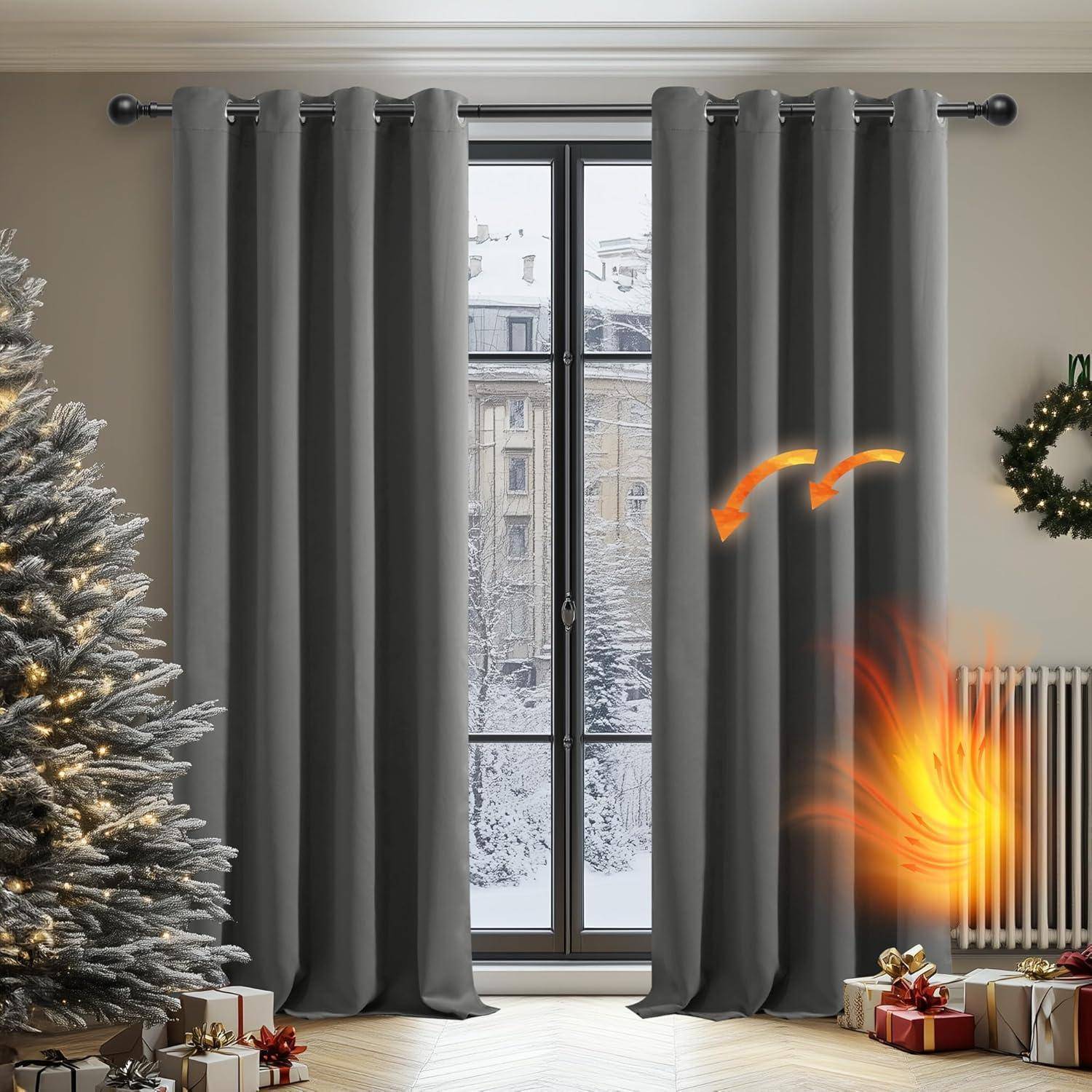 Ein Fenster mit Schneefall draußen wird teilweise von grauen Vorhängen verdeckt. Eine orange animierte Flamme erwärmt die Umgebung in der Nähe eines Heizkörpers unter dem Fenster.