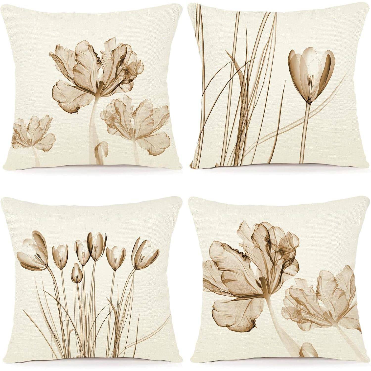 Vier dekorative Kissen mit sepiafarben getönten floristischen und botanischen Illustrationen, die Tulpen und hohe Gräser auf einem hellen Hintergrund zeigen.