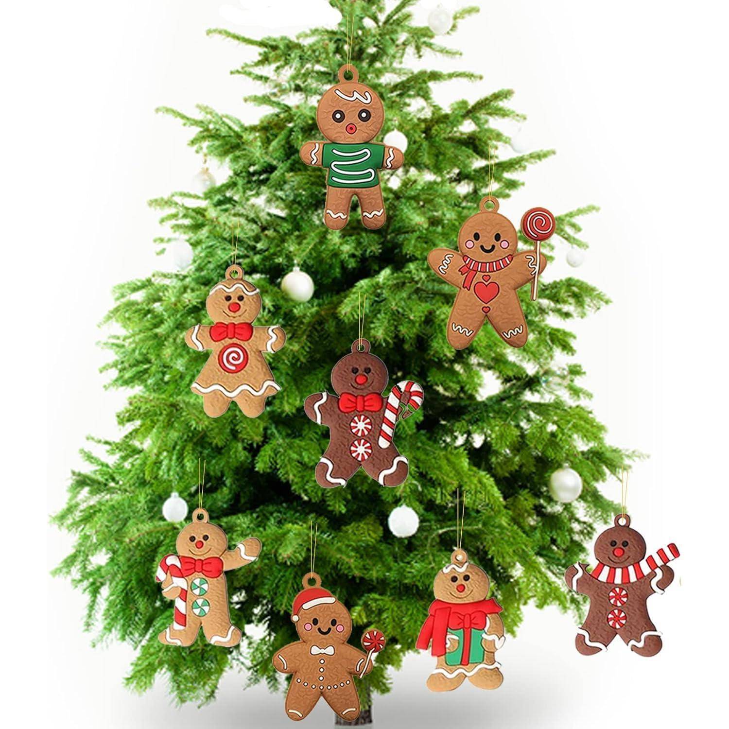 Ein Weihnachtsbaum, geschmückt mit niedlichen Lebkuchenanhängern, die jeweils wie eine Figur geformt sind, mit einzigartigen Zuckerglasurdesigns und Accessoires.