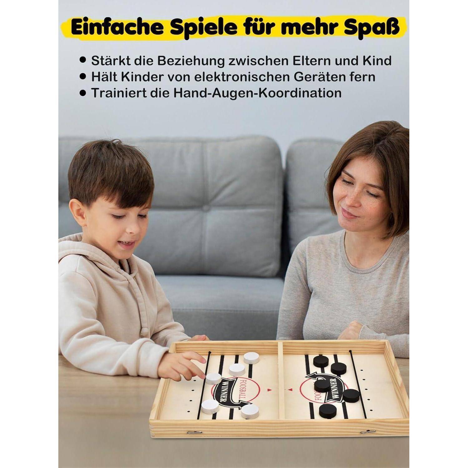 Ein Kind und ein Erwachsener spielen ein Brettspiel an einem Tisch. Der Text darüber liest sich: 'Einfach Spiele für mehr Spaß', mit Vorteilen, die darunter aufgelistet sind.