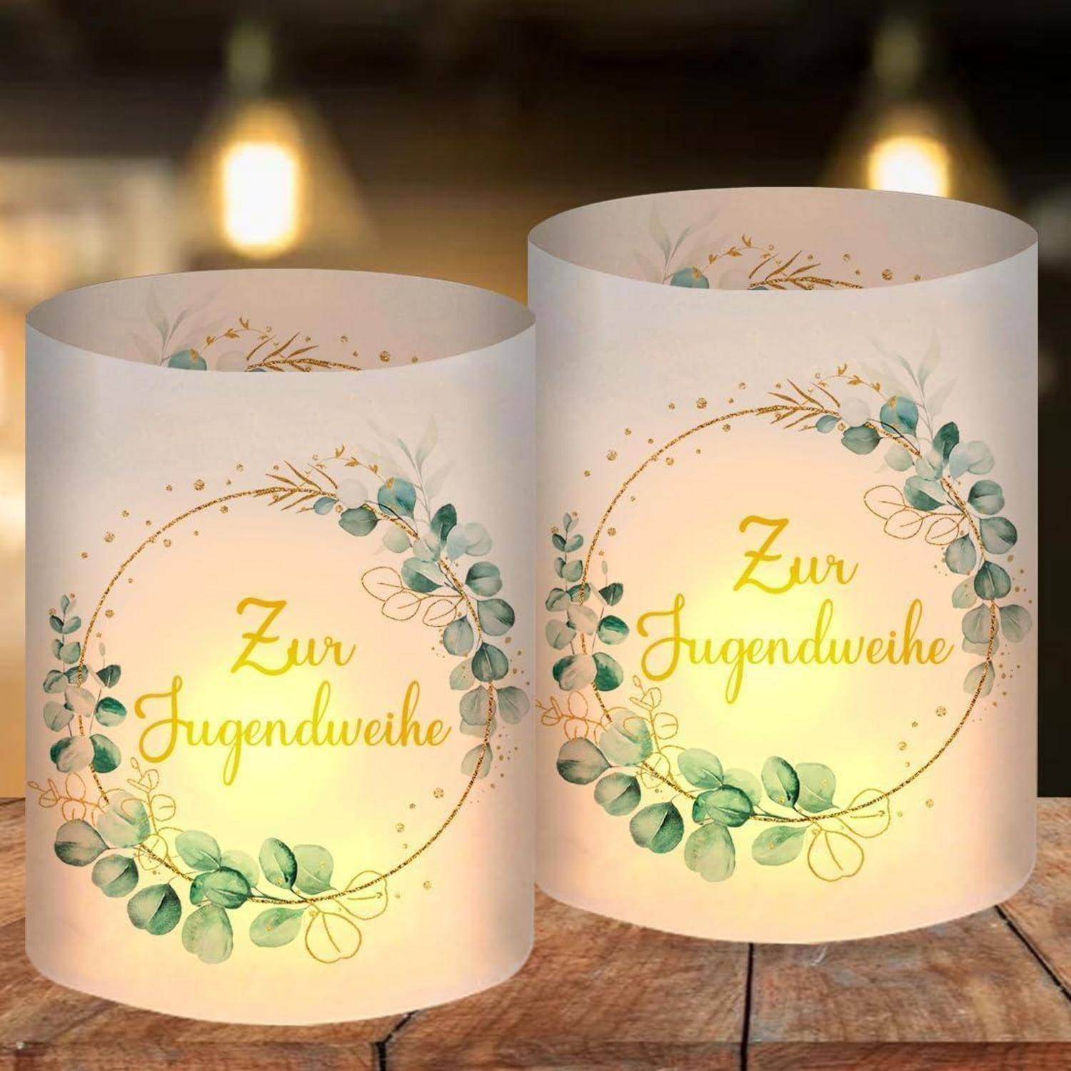 Zwei dekorative Kerzenhalter mit einem botanischen Kranzdesign und dem Text 'Zur Jugendweihe', die eine Jugendfeier symbolisieren.