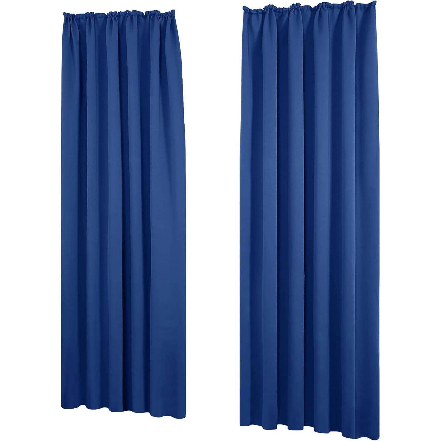 Zwei blaue Vorhangsscheiben, die nebeneinander hängen, mit gerafftem Oberteil und vertikalen Falten, die einen klassischen und eleganten Look bieten.