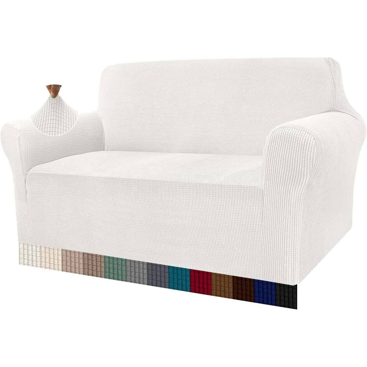 Eine weiße, strukturierte Sofadecke auf einem Zweisitzer-Sofa, mit einer kleinen Vase an einer Armlehne. Unten sind Muster von 16 Farboptionen abgebildet.