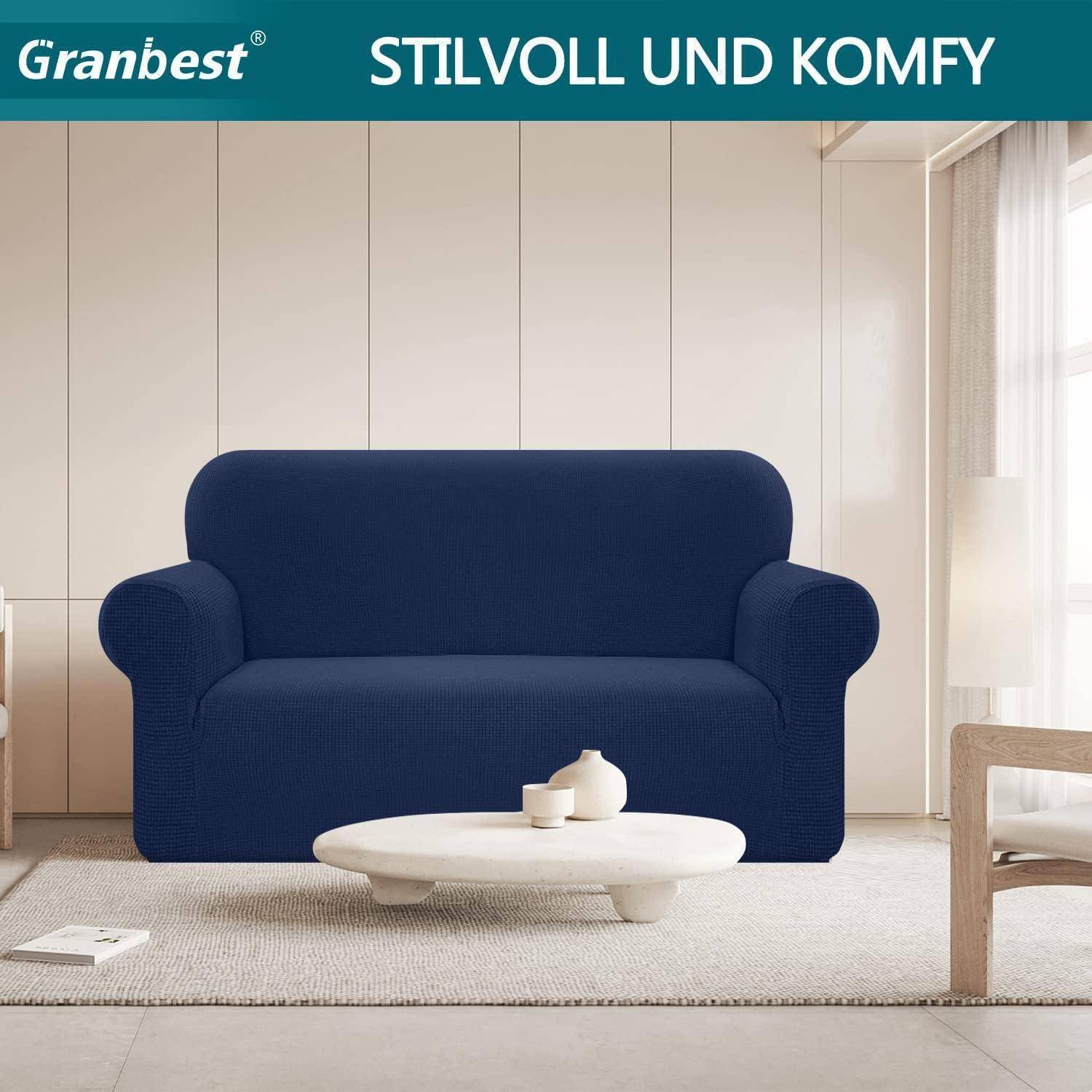 Ein blauer Sofa in einem modernen Wohnzimmer mit einem Couchtisch. Der Text lautet 'Stilvoll und Komfy' und der Markenname 'Granbest' wird angezeigt.