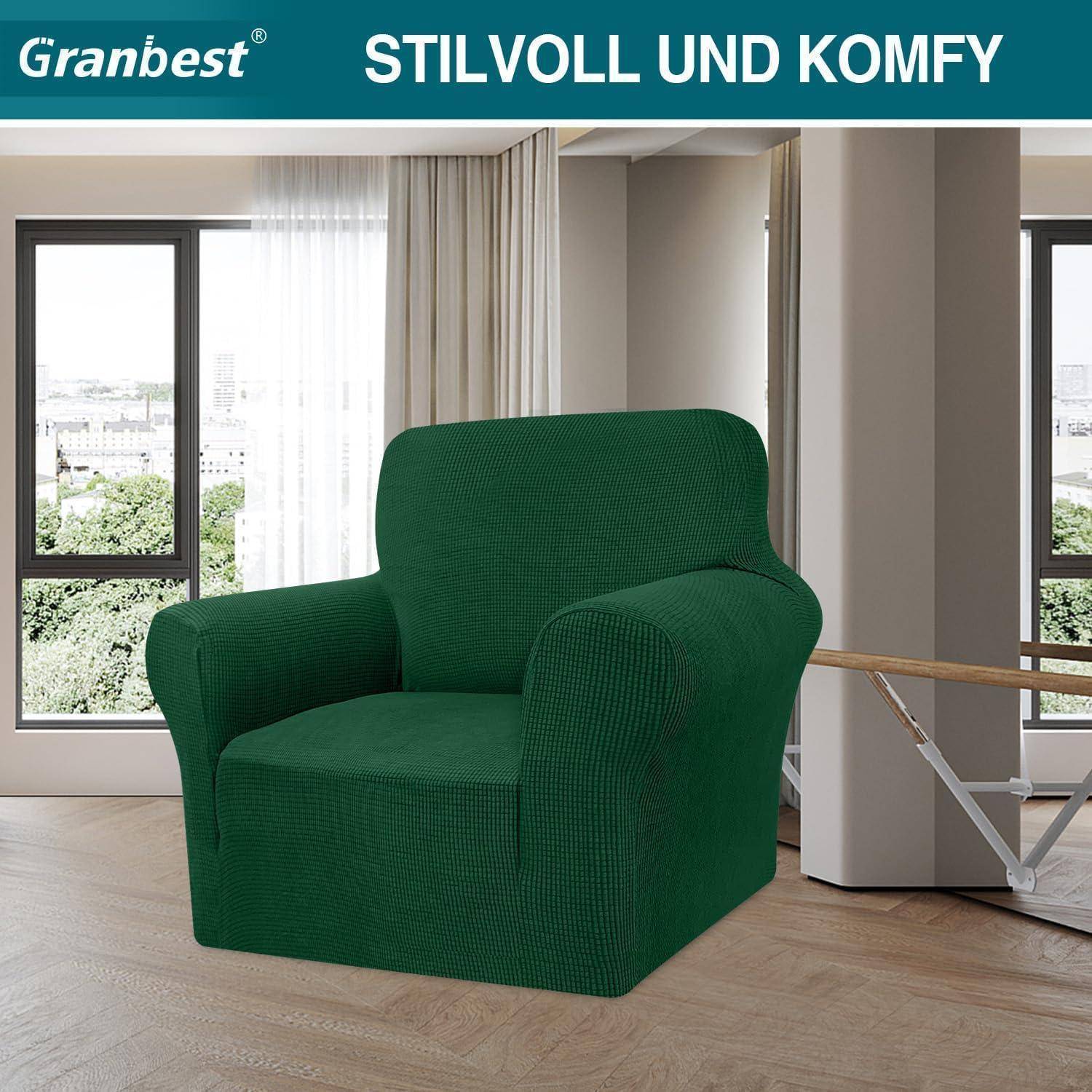 Ein grüner Sessel in einem Raum mit großen Fenstern, beschriftet mit 'Granbest Stilvoll und Komfy', was Stil und Komfort andeutet.