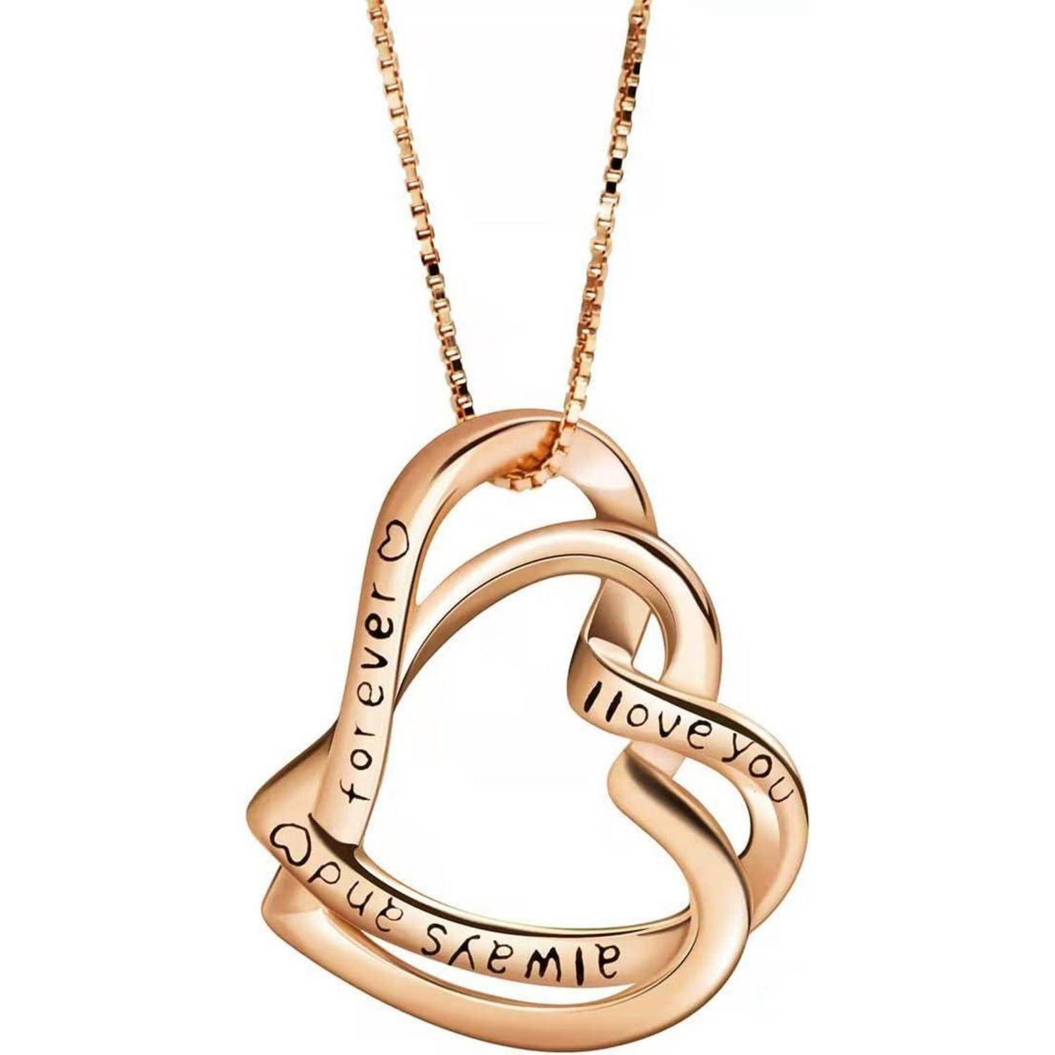 Ein goldener, herzförmiger Anhänger, der mit einem zweiten Herz verwoben ist, mit gravierten Worten 'für immer', 'immer', 'Liebe' und 'Ich liebe dich'.