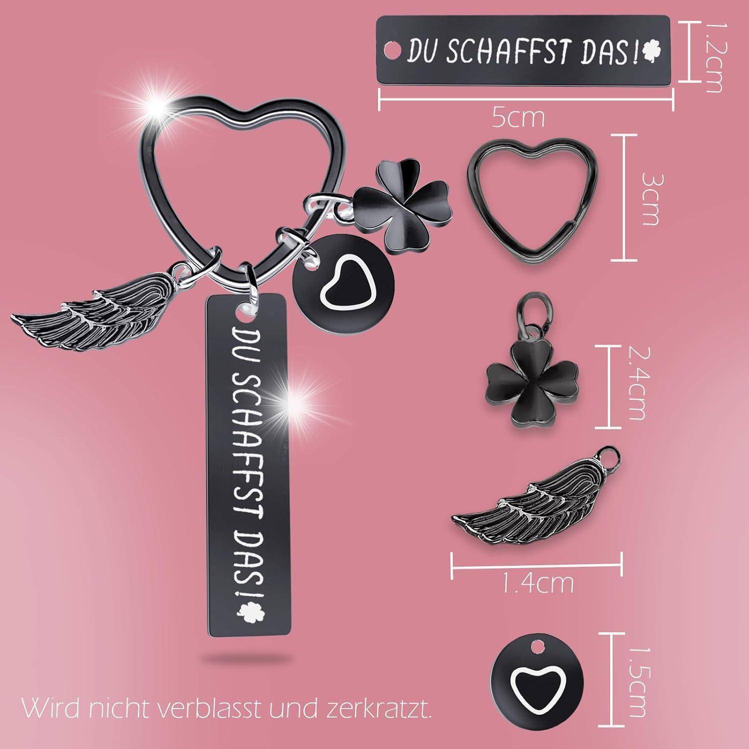 Schlüsselanhänger-Set mit Herz-, Kleeblatt- und Flügelanhängern. Enthält ein 'DU SCHAFFST DAS' Anhänger. Maße: 5 cm Herz, 3 cm Kleeblatt, 2,4 cm Flügel.