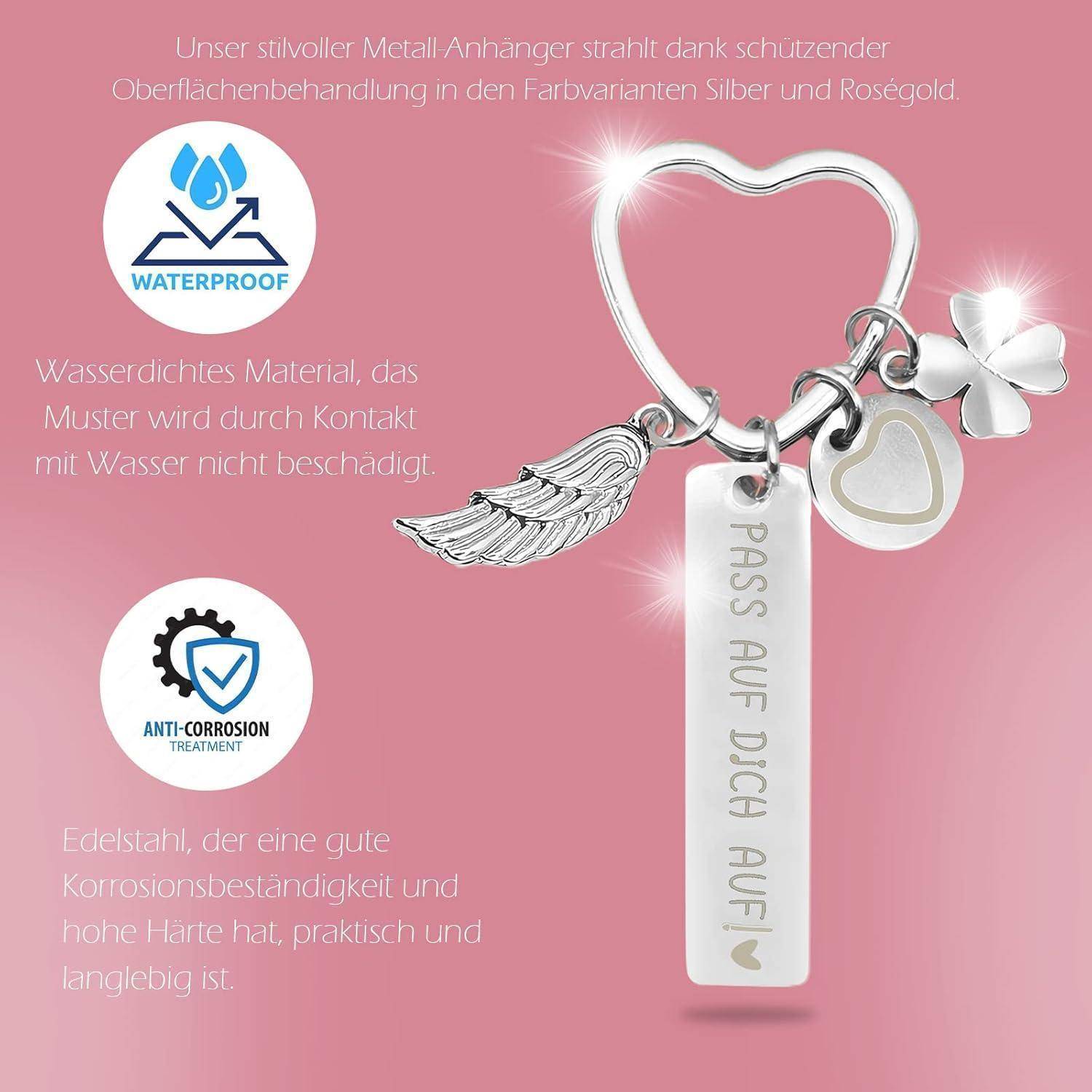 Ein Schlüsselanhänger aus Silber und Roségold mit einem Herz und Anhängern, ausgestattet mit wasserbeständigen und korrosionsbeständigen Eigenschaften.
